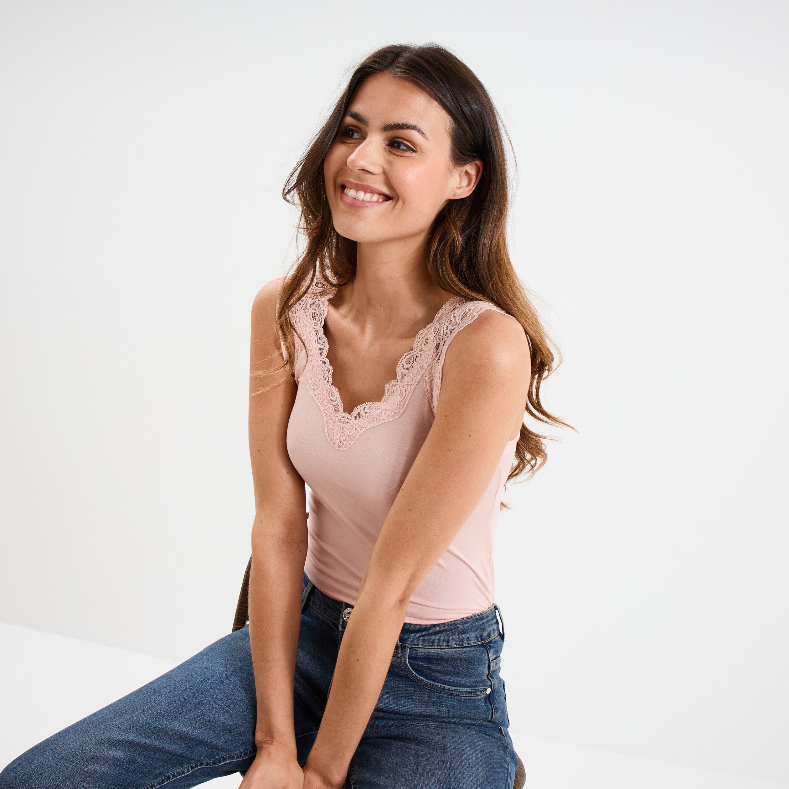 debardeur ajuste avec dentelle rose clair femme Débardeur ajusté avec dentelle rose clair femme