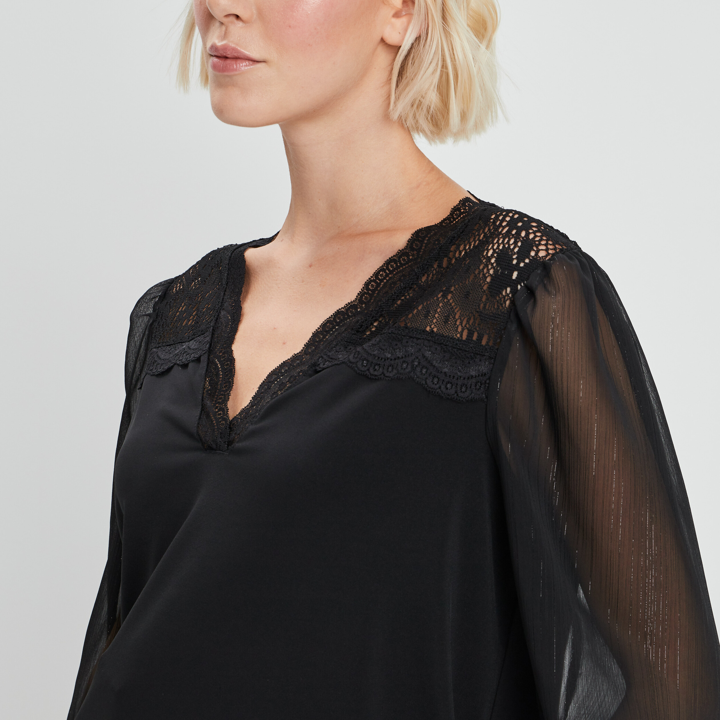 blouse col en v details dentelle noir femme Blouse col en V détails dentelle noir femme