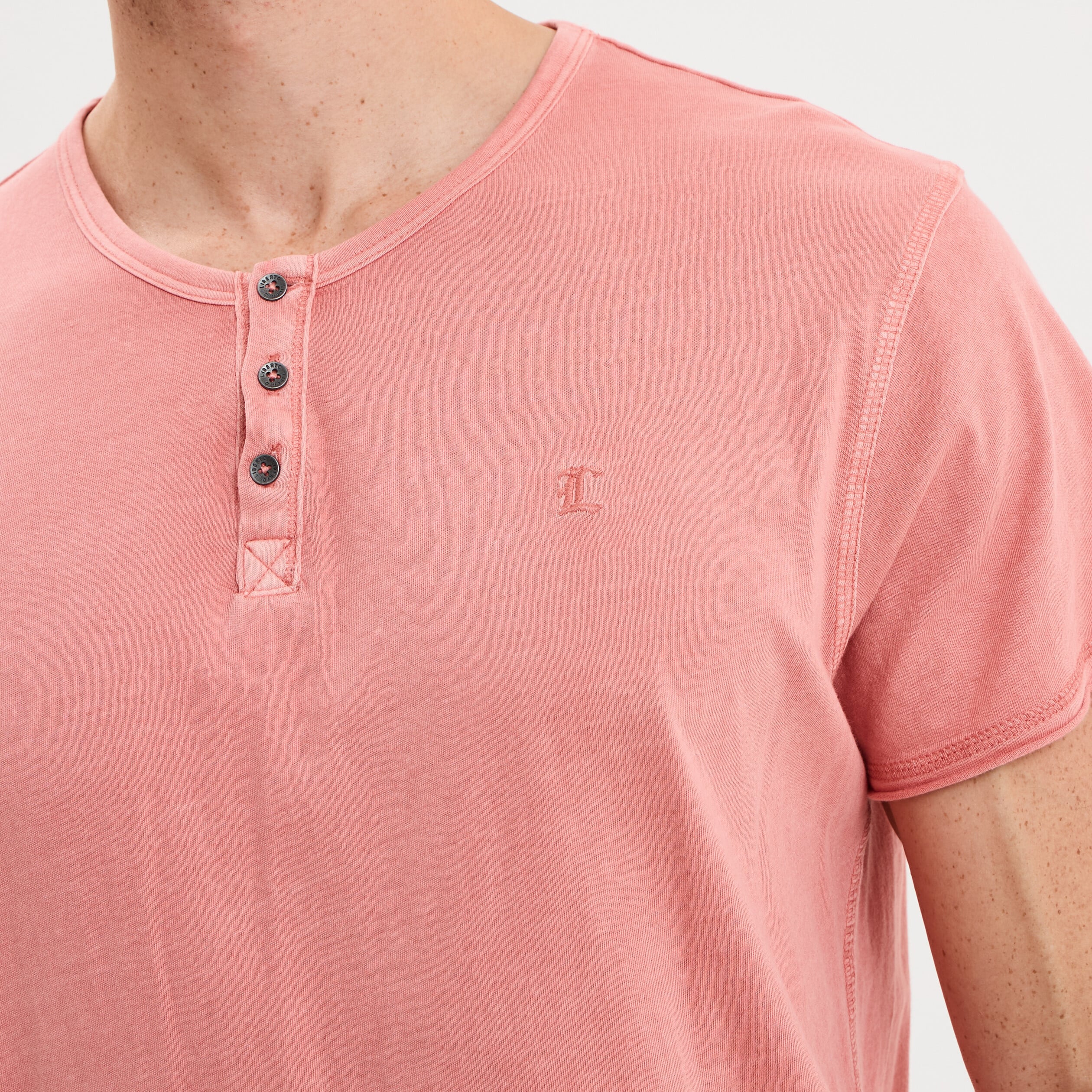 T-shirt col tunisien manches courte vieux rose homme