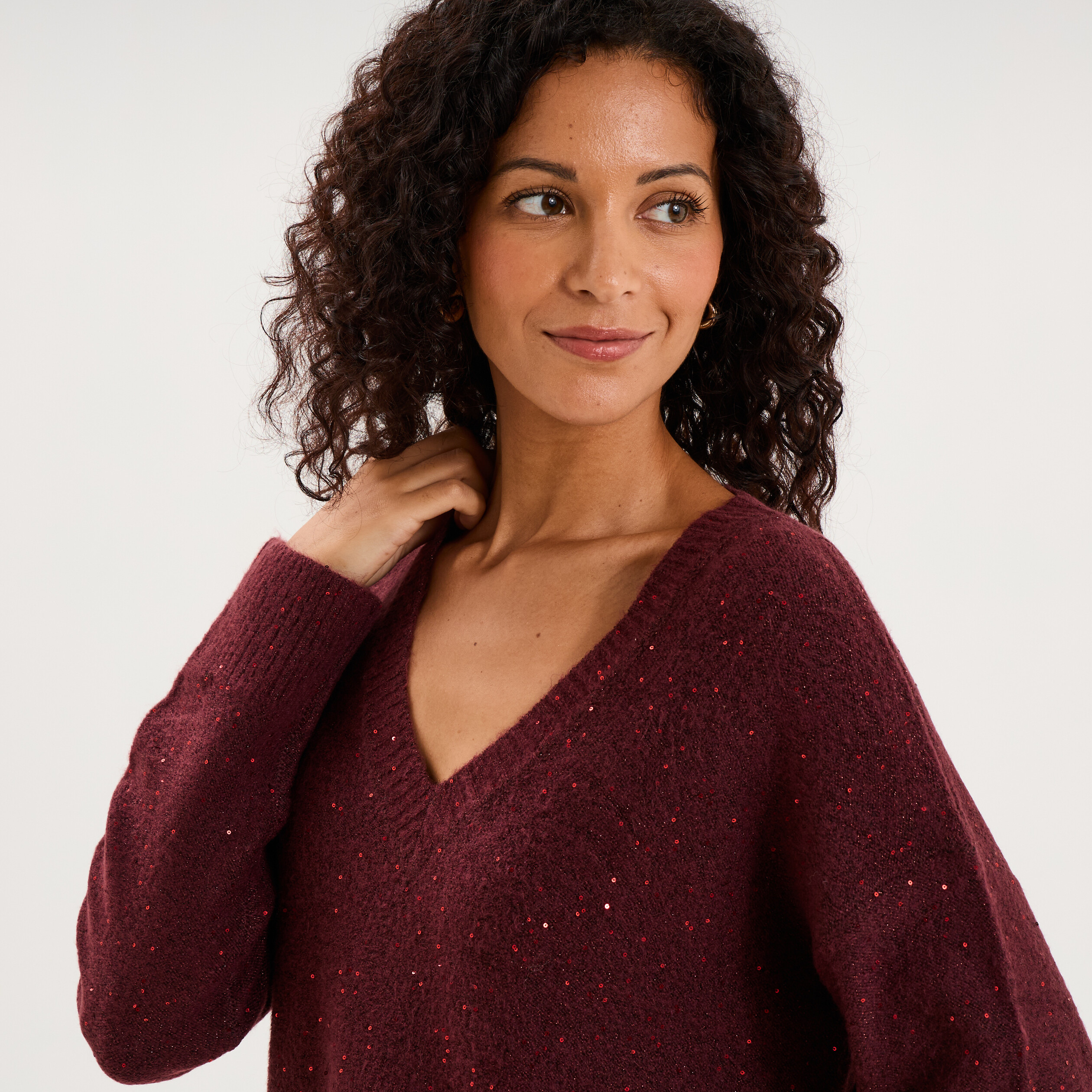 Pull droit &agrave; sequins et col en V prune femme