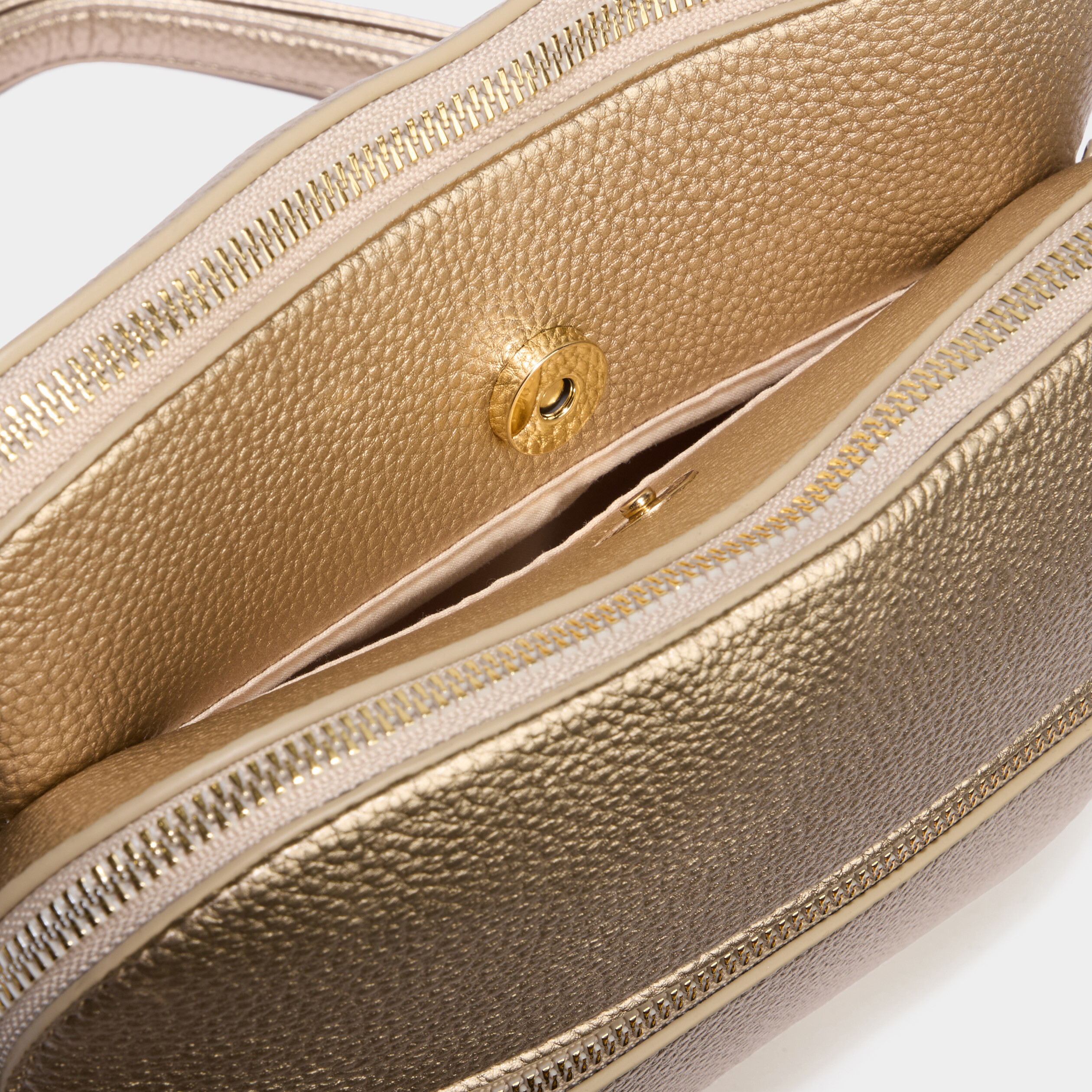 Sac en bandouli&egrave;re couleur or femme