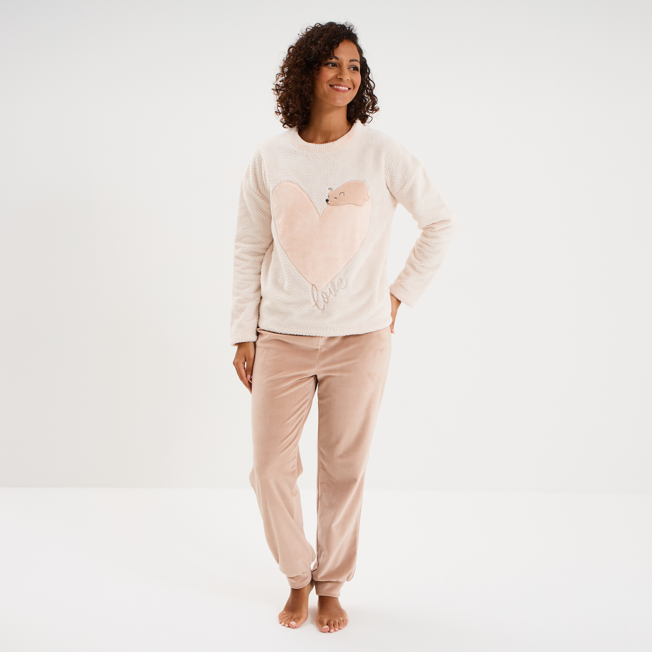 Ensemble pyjama pantalon et t-shirt creme femme