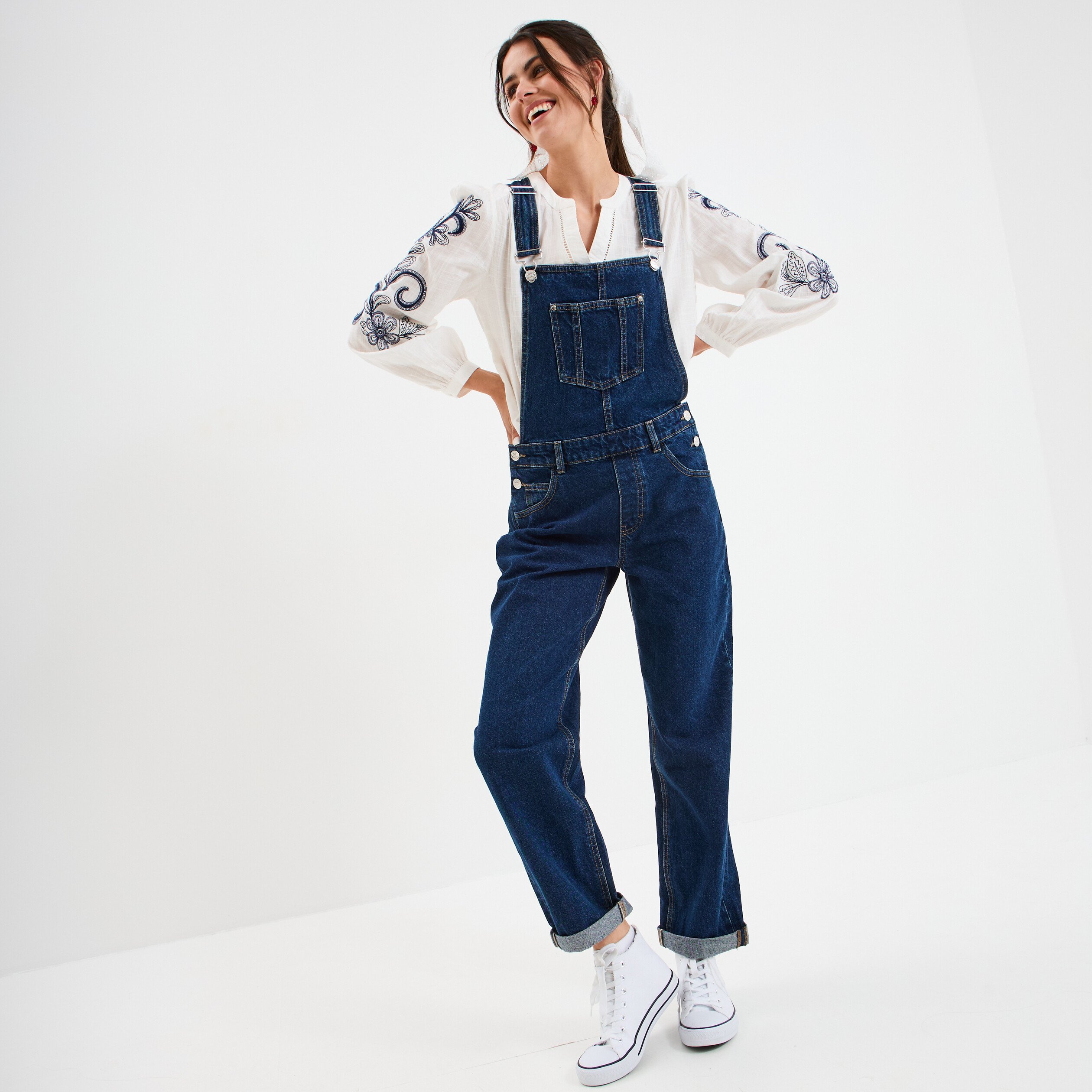 salopette en jean mom boutonnee bleu fonce femme Salopette en jean mom boutonnée bleu foncé femme