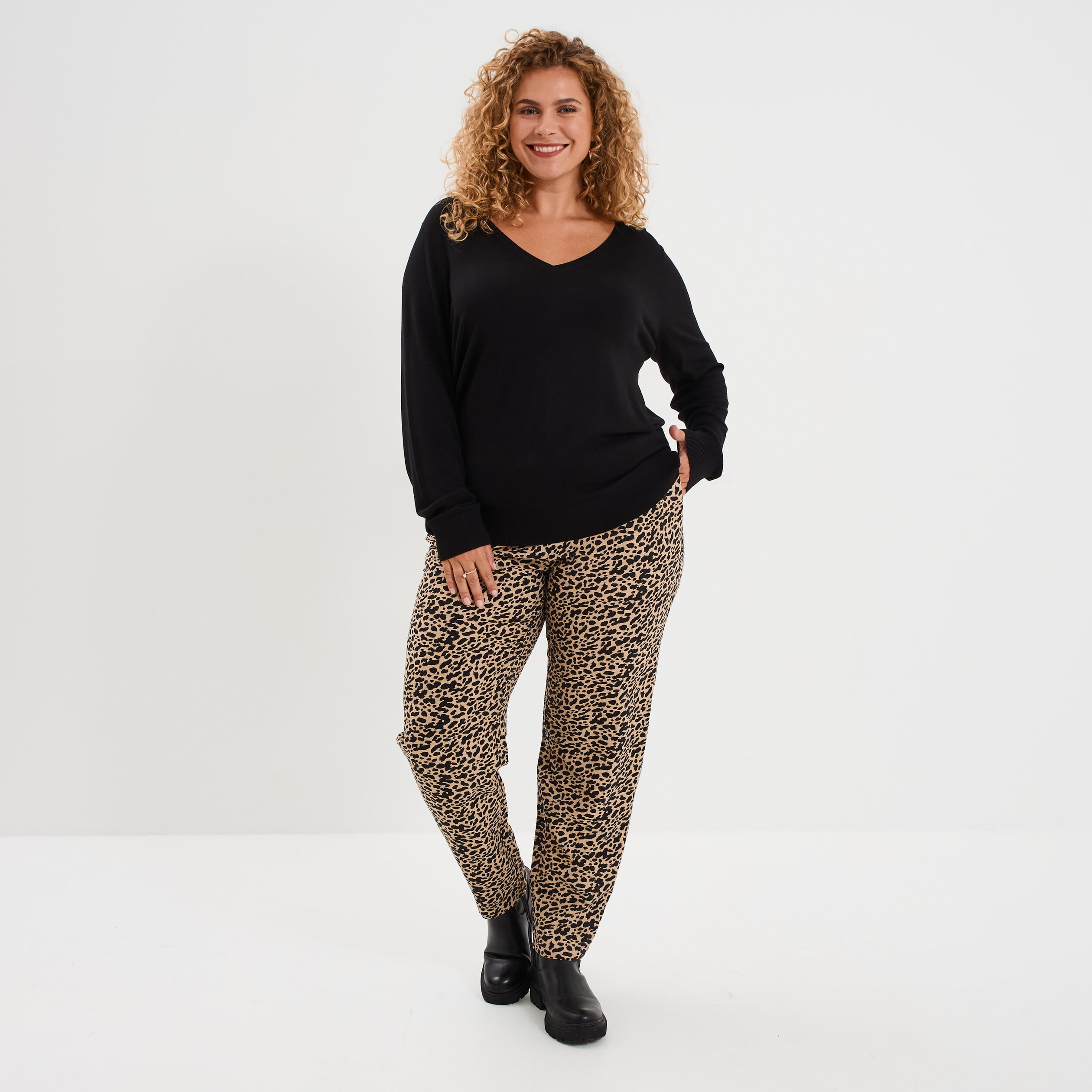 Pull fin col en V manches longues noir femme grande taille