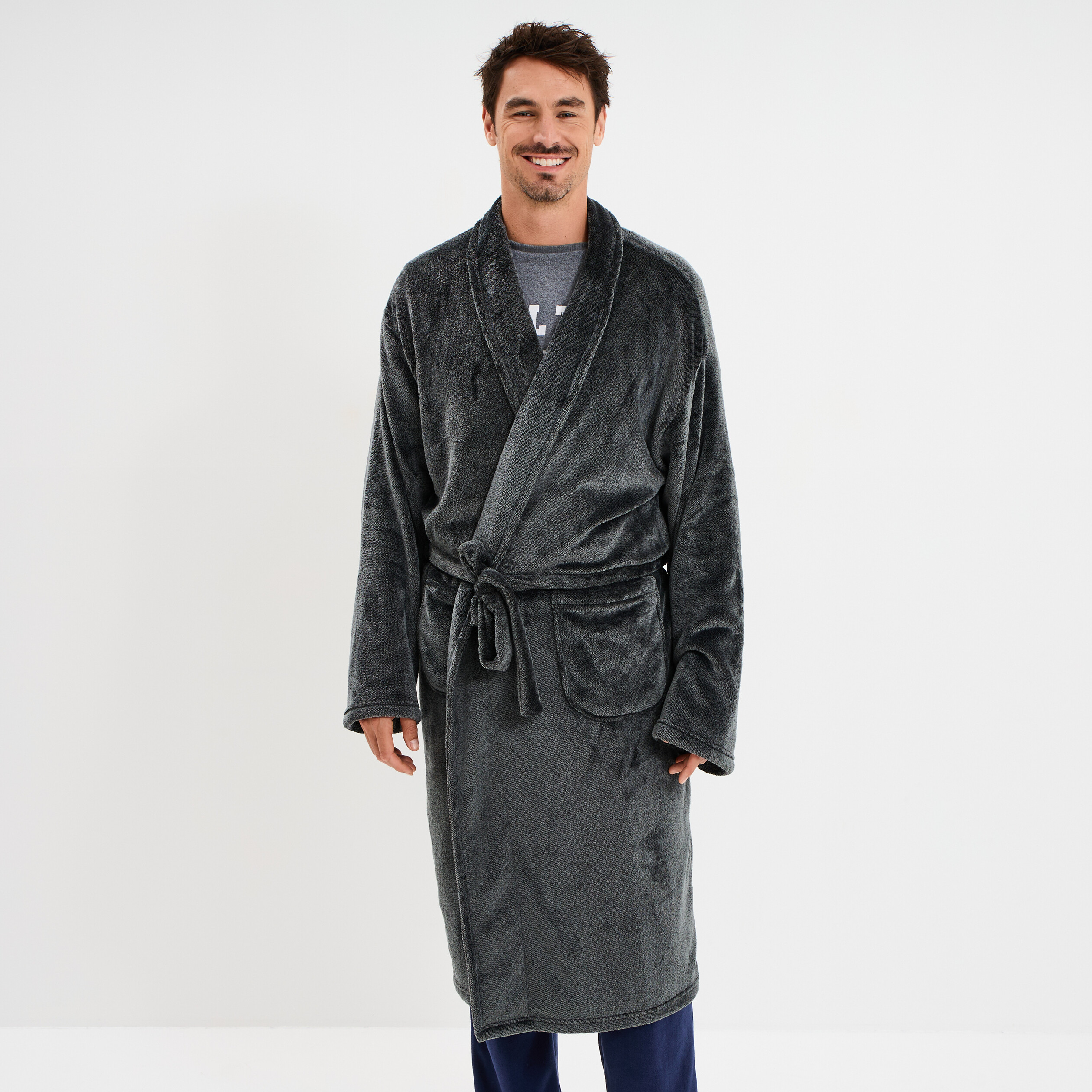 Peignoir long ceintur&eacute; effet velours gris clair homme