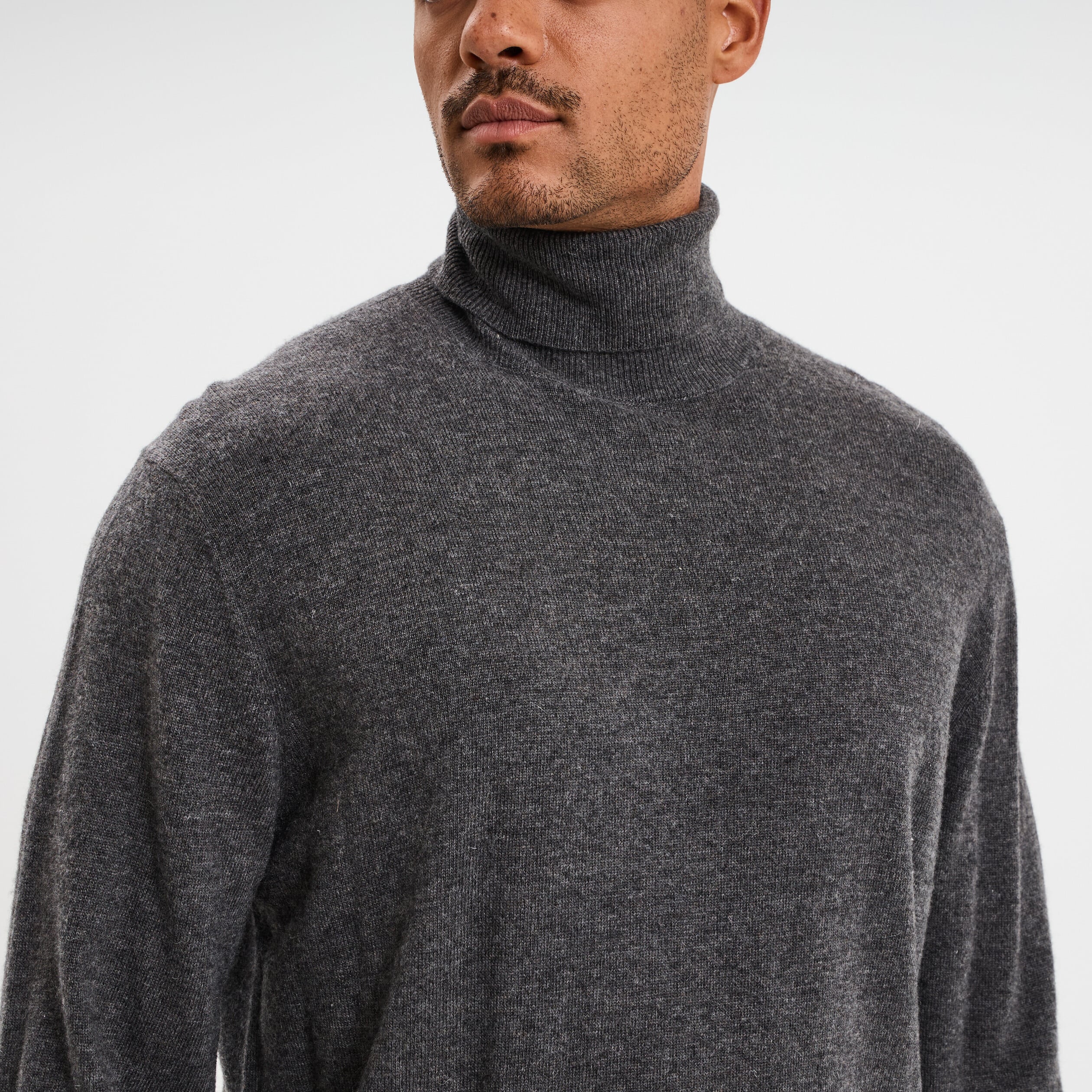 Pull col roul&eacute; manches longues gris fonc&eacute; homme