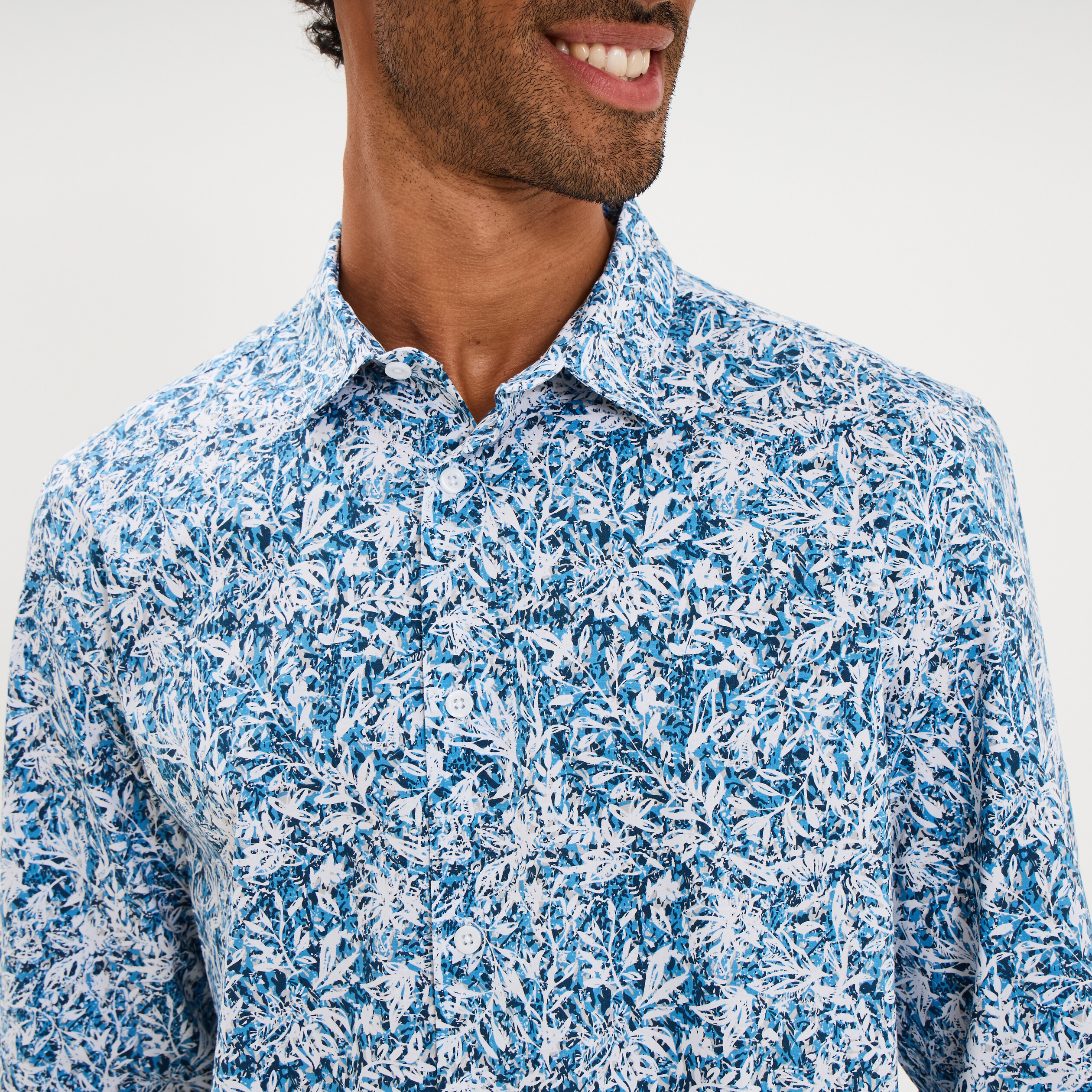 Chemise ajust&eacute;e manches longues bleu homme