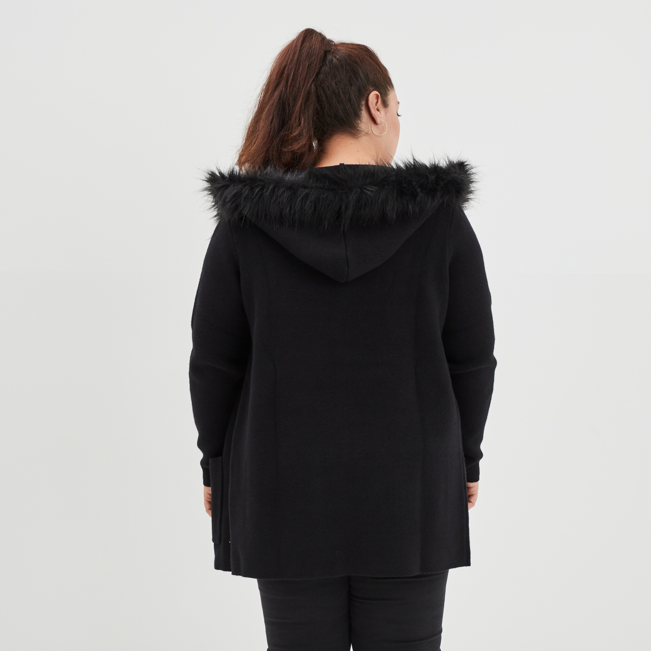 gilet long capuche et fausse fourrure noir femmegt Gilet long capuche et fausse fourrure noir femme grande taille