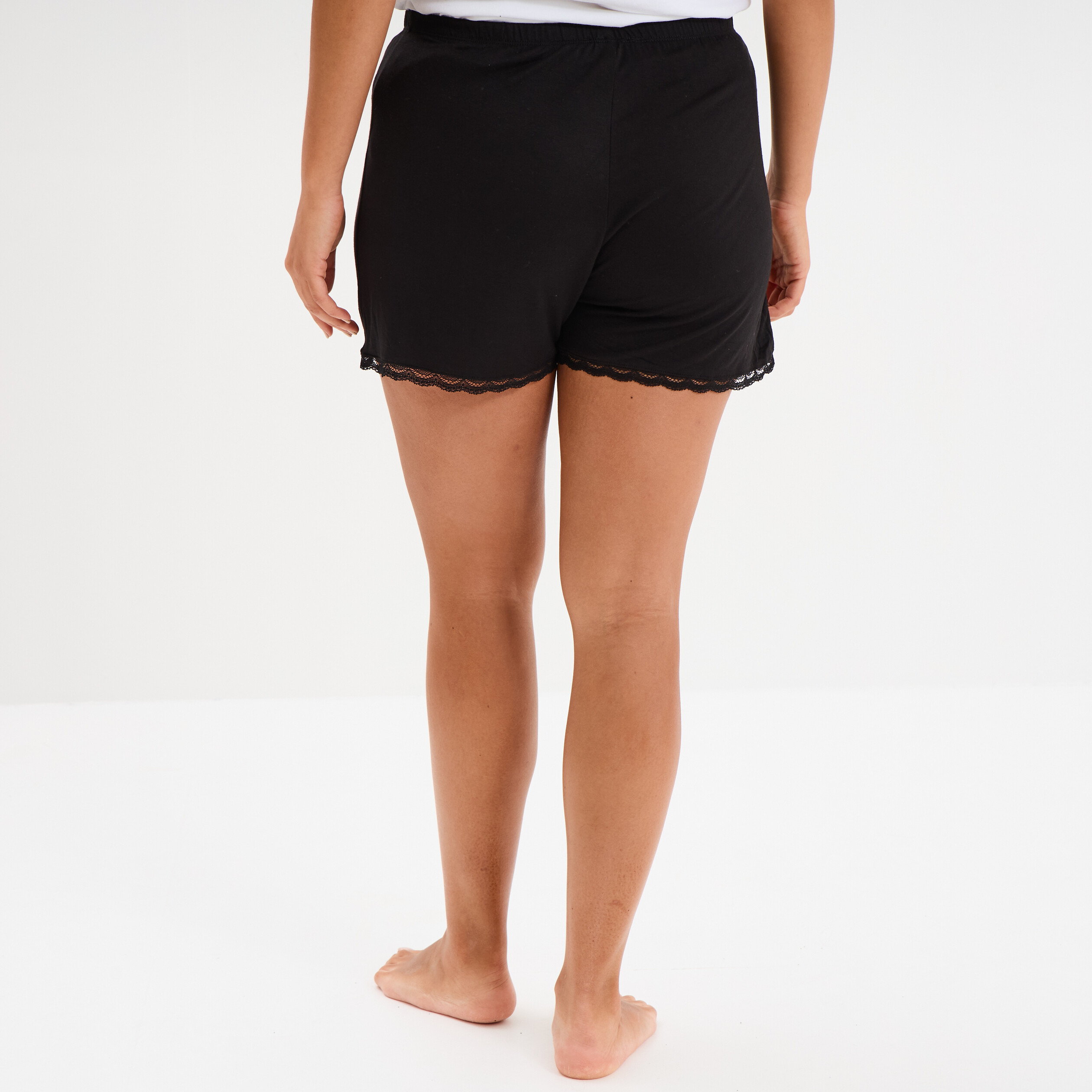 bas de pyjama short details dentelle noir femme Bas de pyjama short détails dentelle noir femme