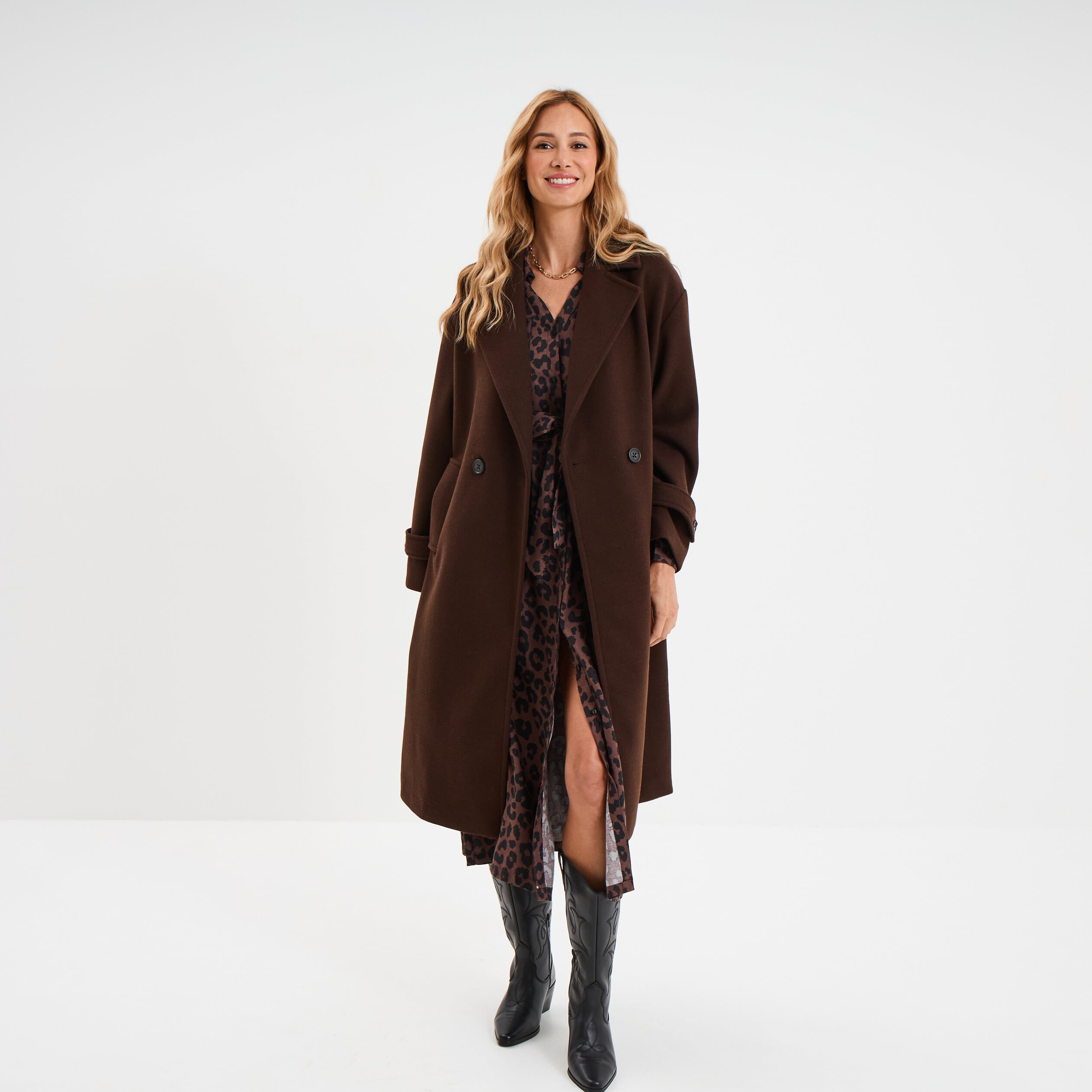 Robe chemise longue ceintur&eacute;e marron fonc&eacute; femme