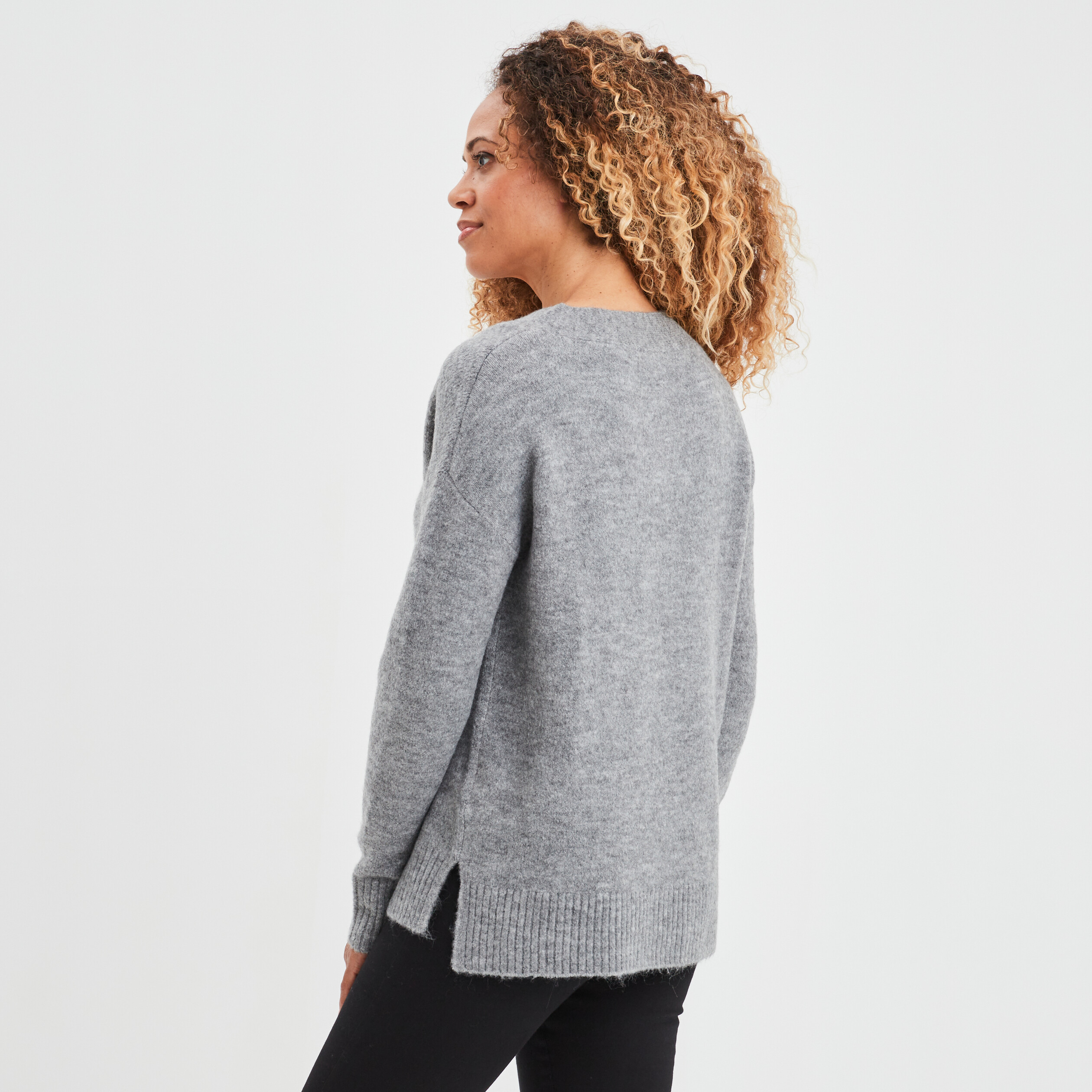 Pull col en V fentes aux côtés gris clair femme