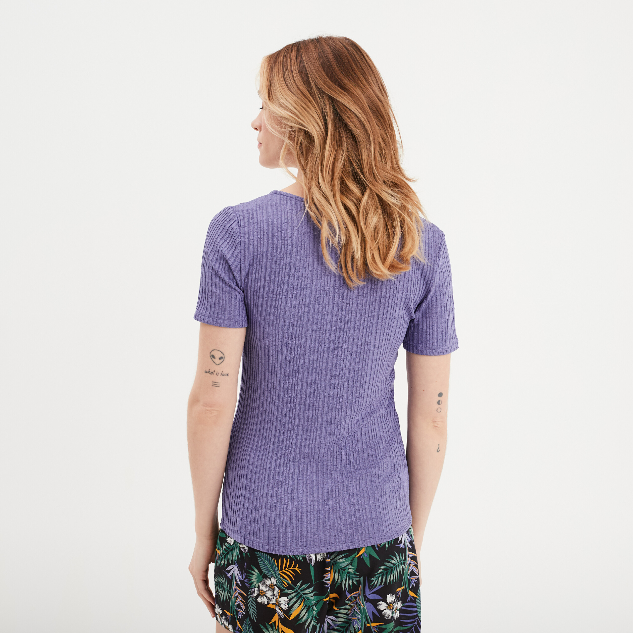 t shirt col en v cotele violet fonce femme T-shirt col en V côtelé violet foncé femme