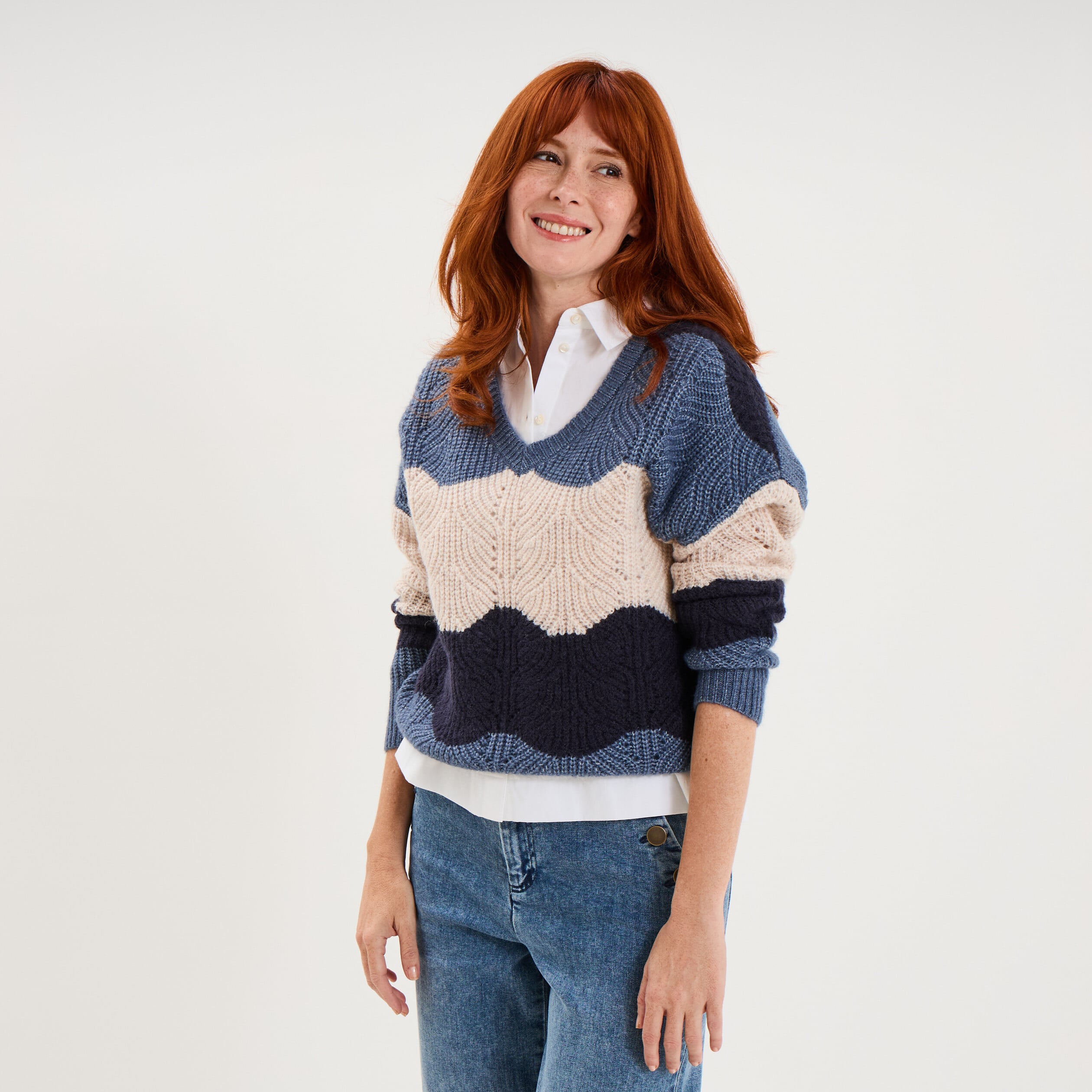 Pull col V ajour&eacute; manches longues bleu ciel femme