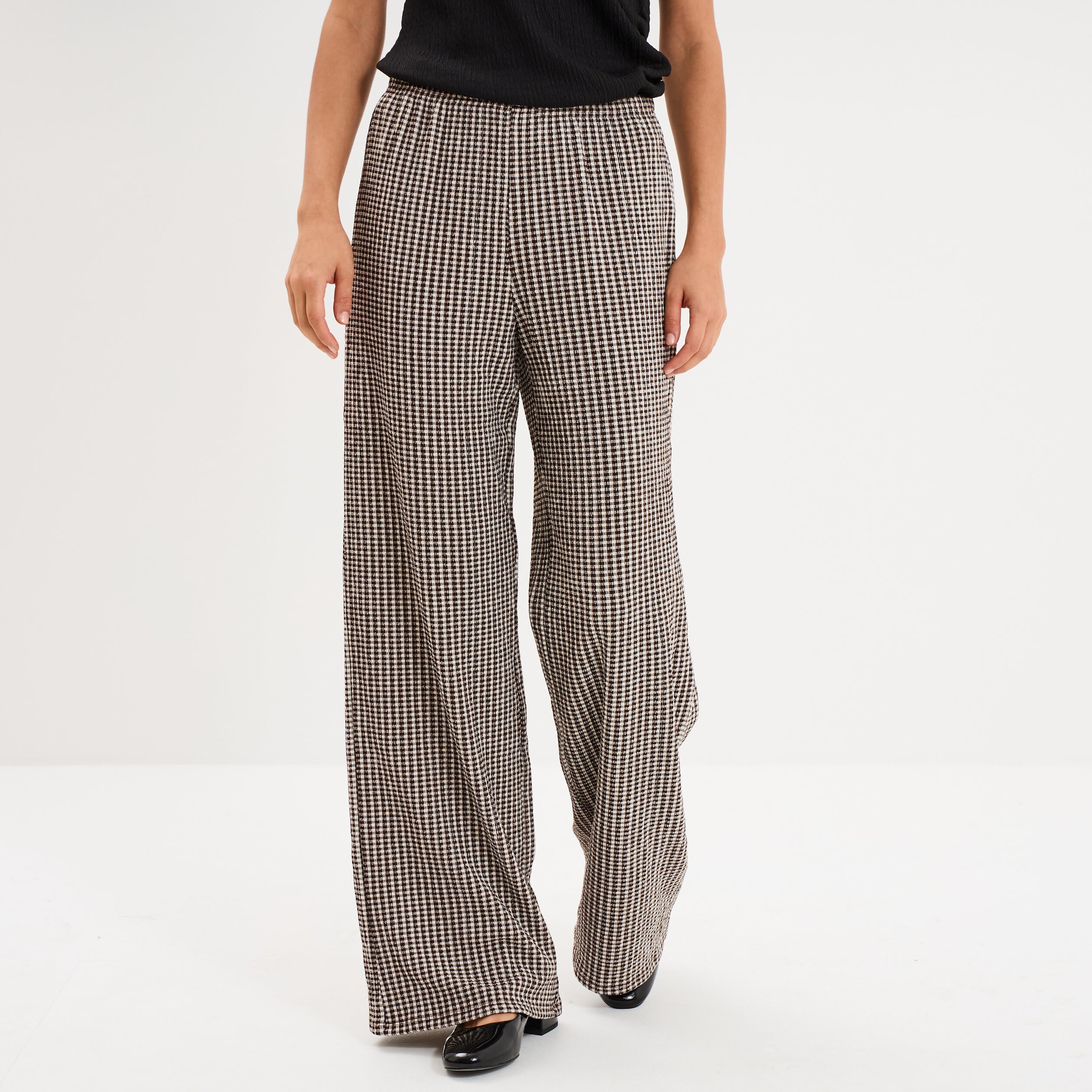 Pantalon large effet gaufr&eacute; marron chocolat femme