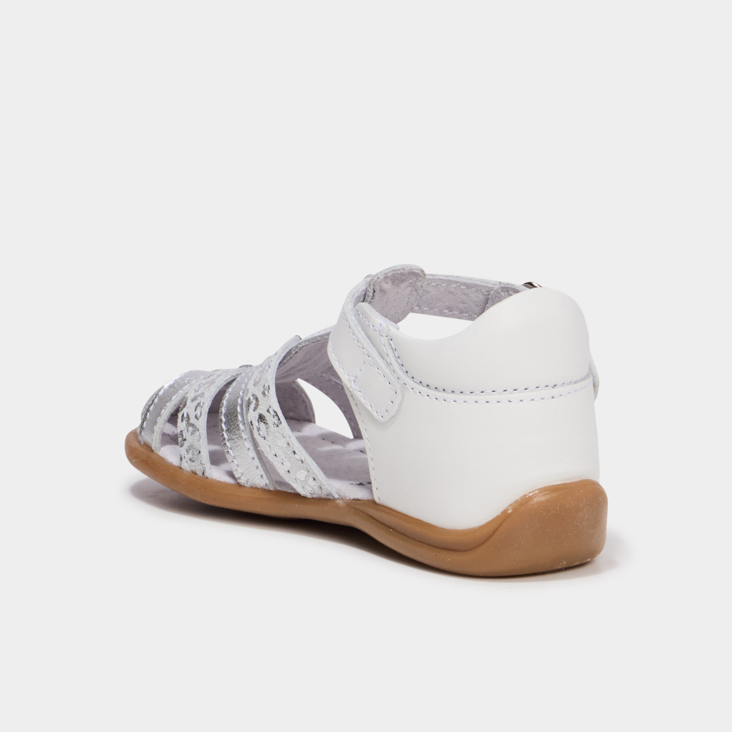 Sandales en cuir blanc b&eacute;b&eacute; fille