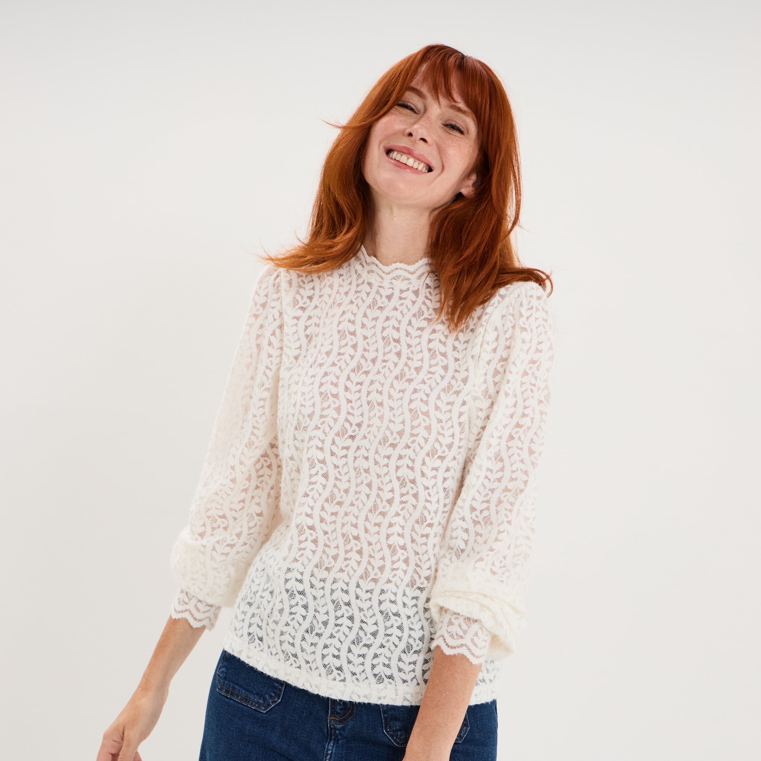 Blouse dentelle col montant blanc femme