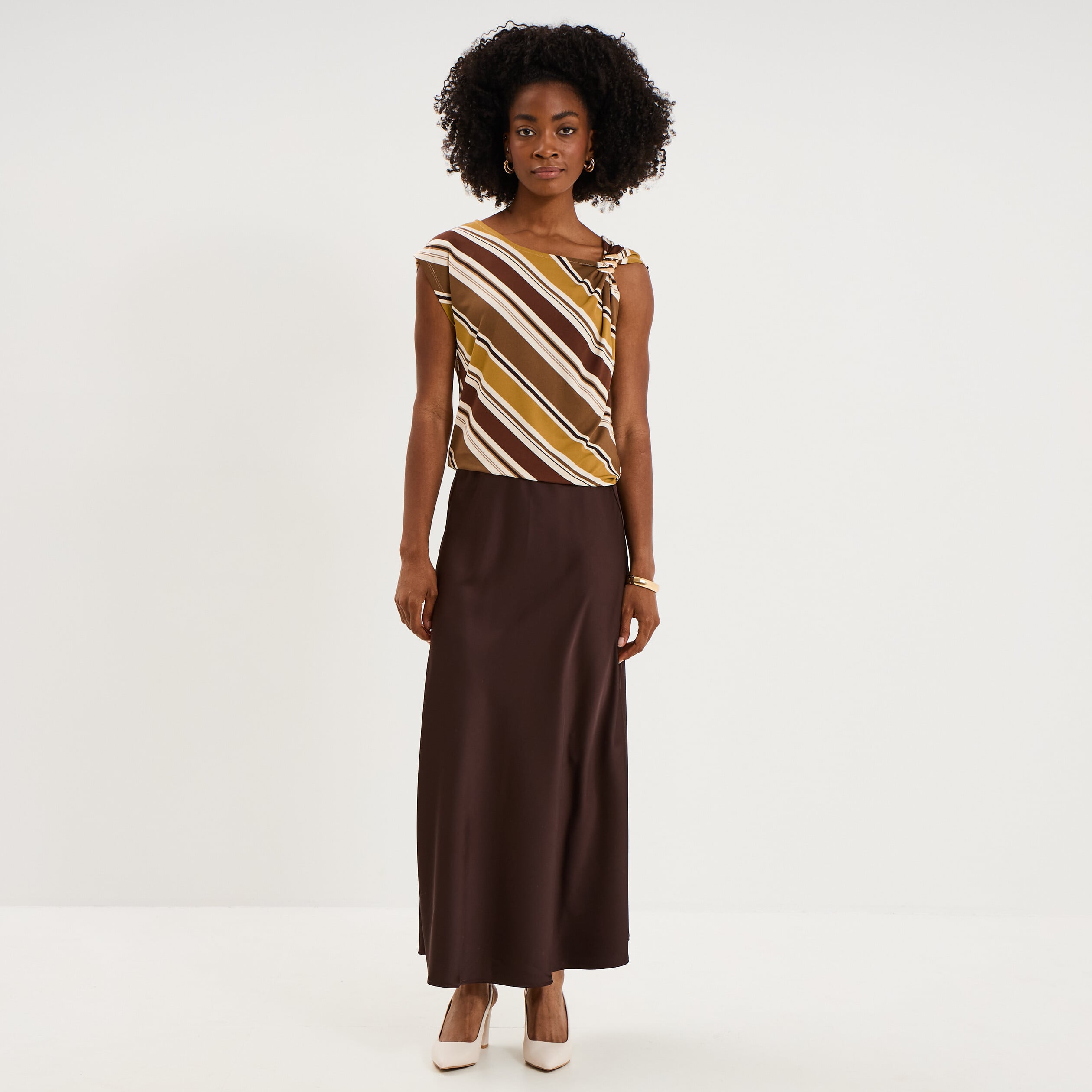 T-shirt asym&eacute;trique avec broche vert kaki femme