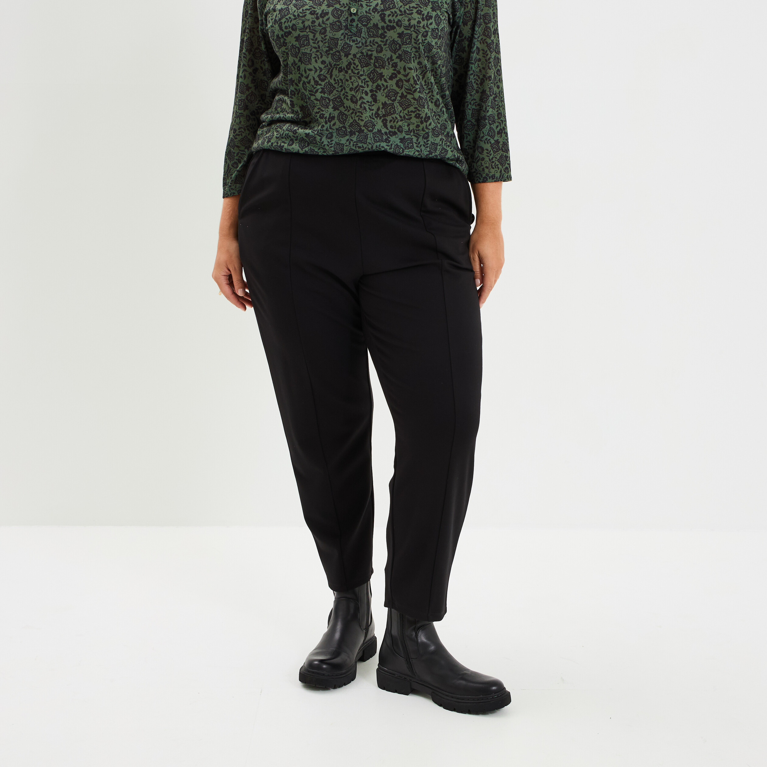 Pantalon slim taille &eacute;lastiqu&eacute;e noir femme grande taille