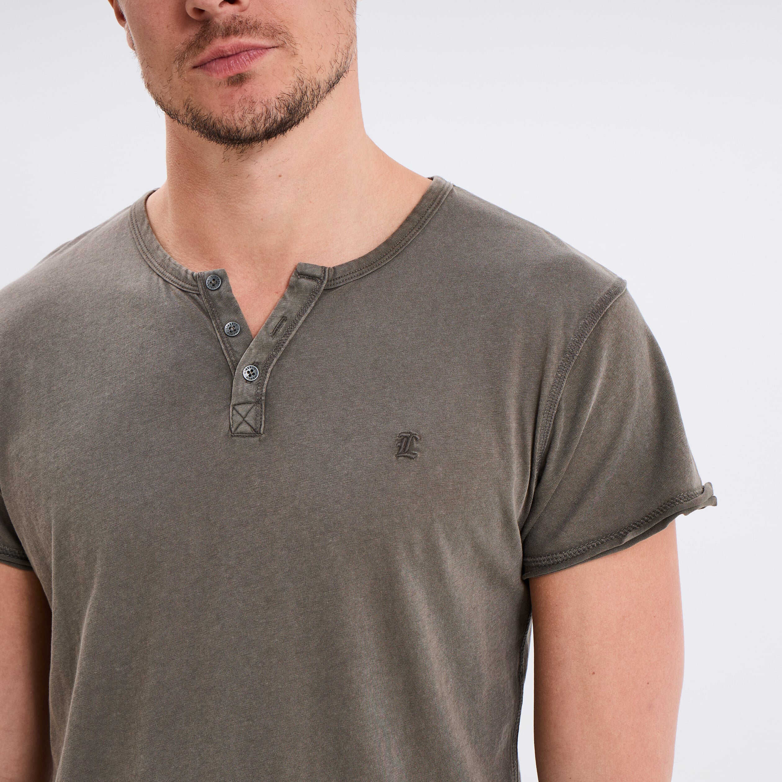T-shirt col tunisien manches courte vert kaki homme