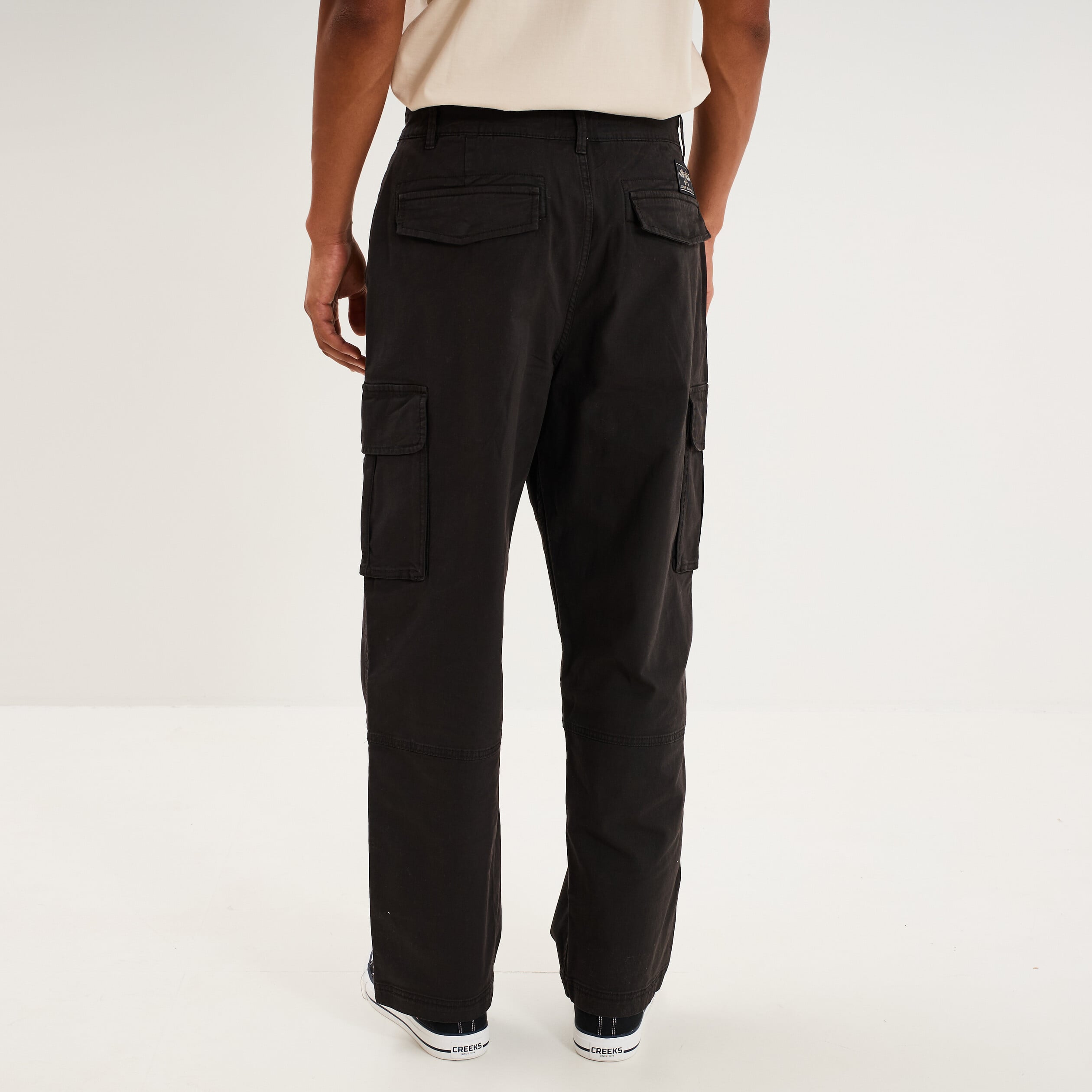 Pantalon cargo large avec poches c&ocirc;t&eacute;s noir homme