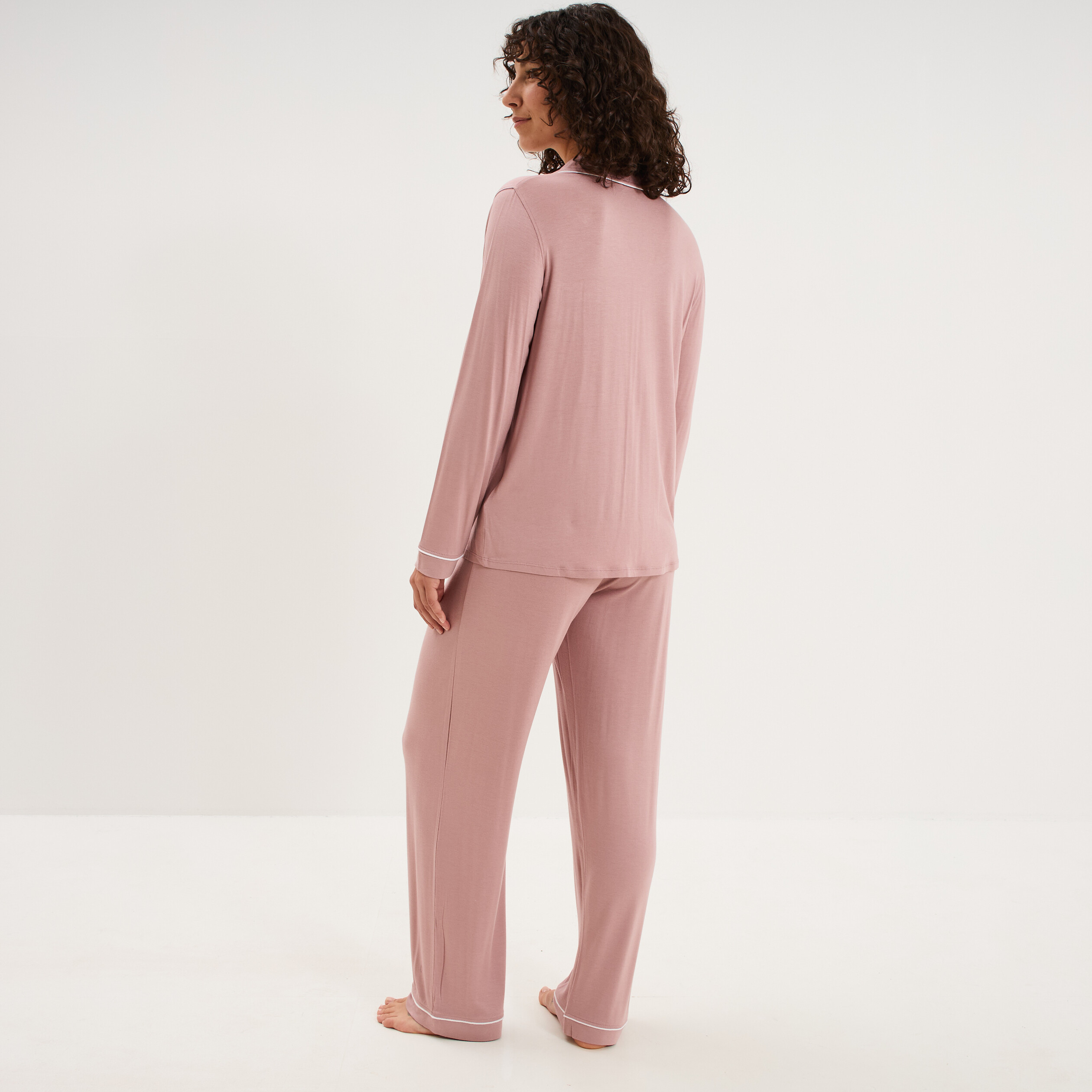 Ensemble pyjama pantalon et chemise mauve femme