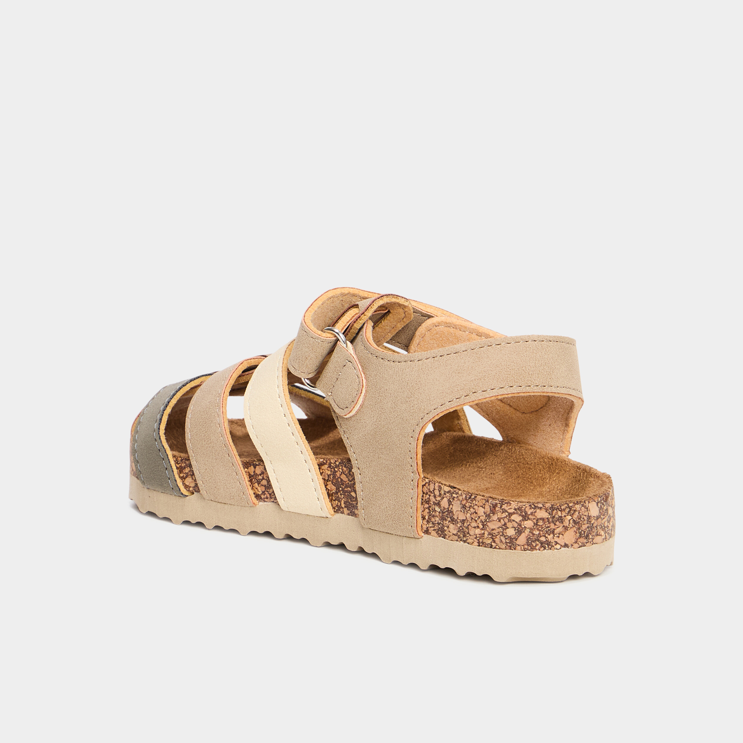 Sandales bout ferm&eacute; avec scratchs marron clair gar&ccedil;on