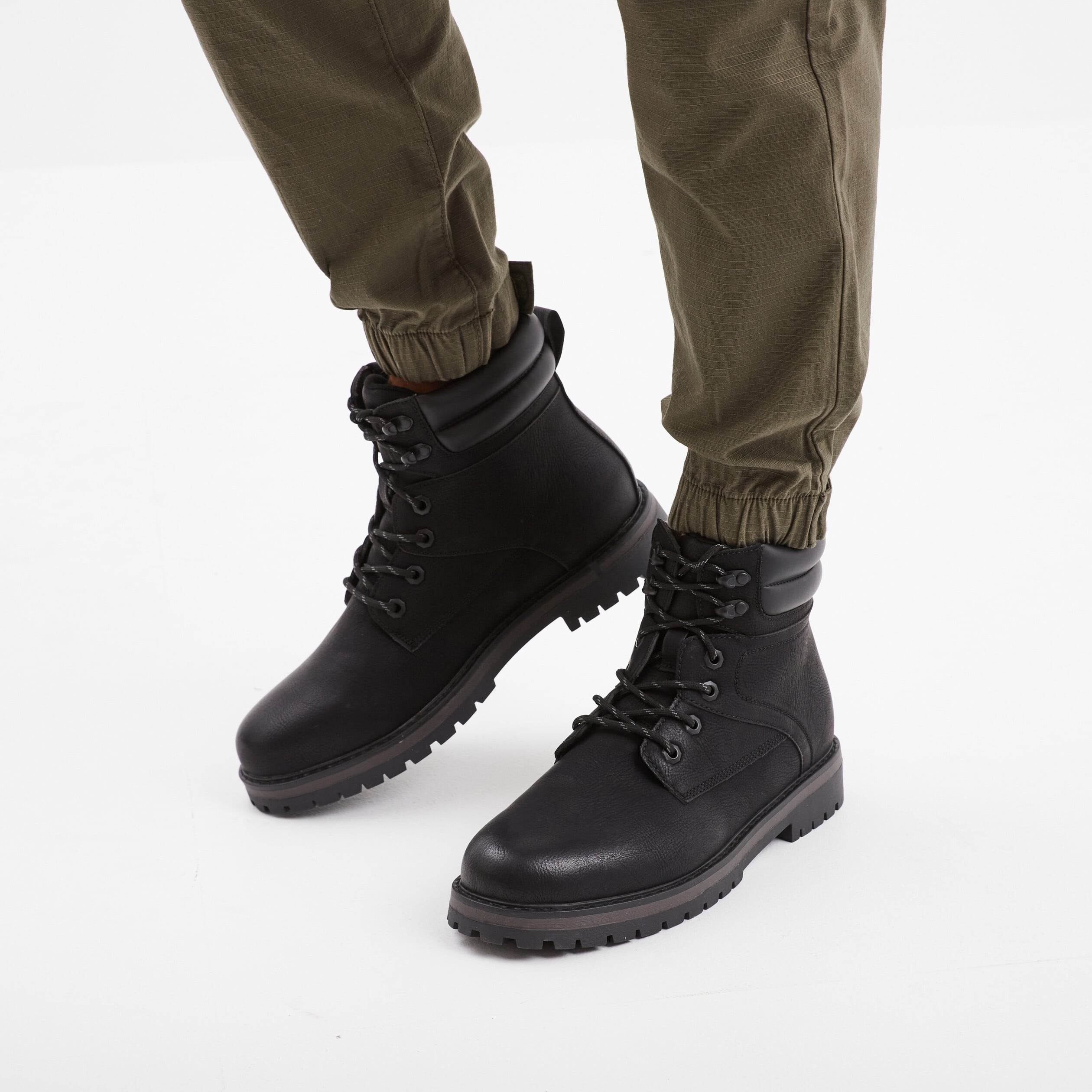 Bottines &agrave; bout rond lacets noir homme