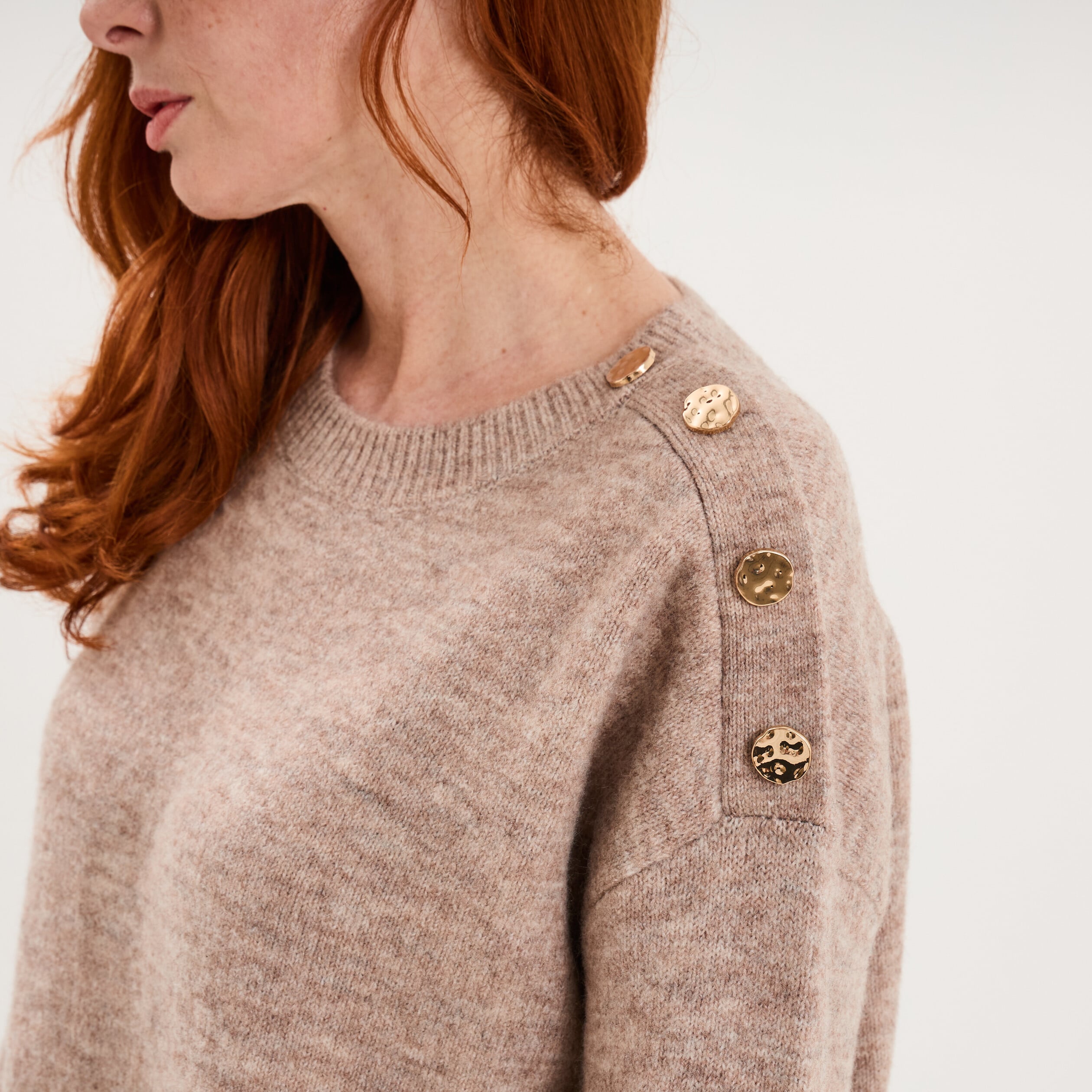 Robe pull longueur genou boutons &eacute;paule beige femme