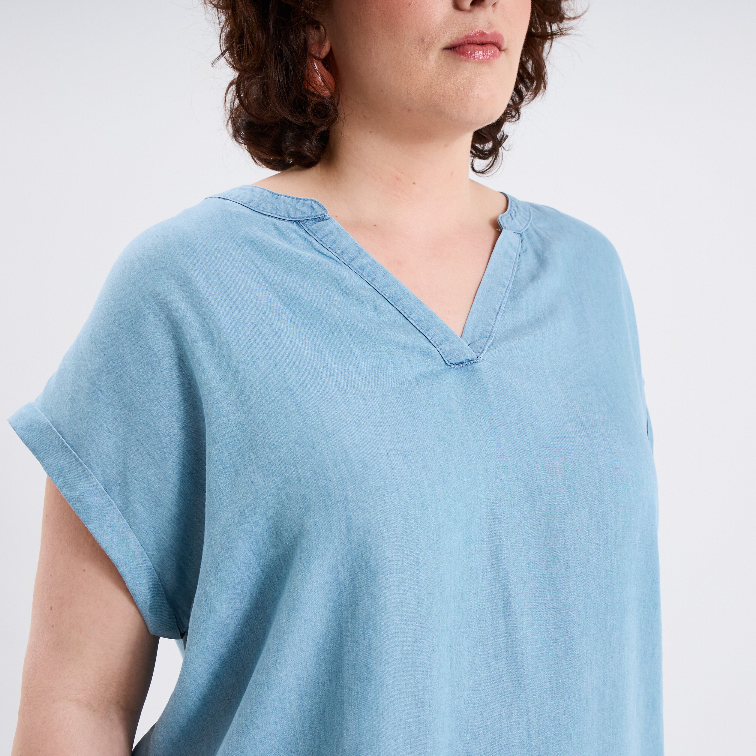 blouse col tunisien manches courtes bleu clair femmegt Blouse col tunisien manches courtes bleu clair femme grande taille