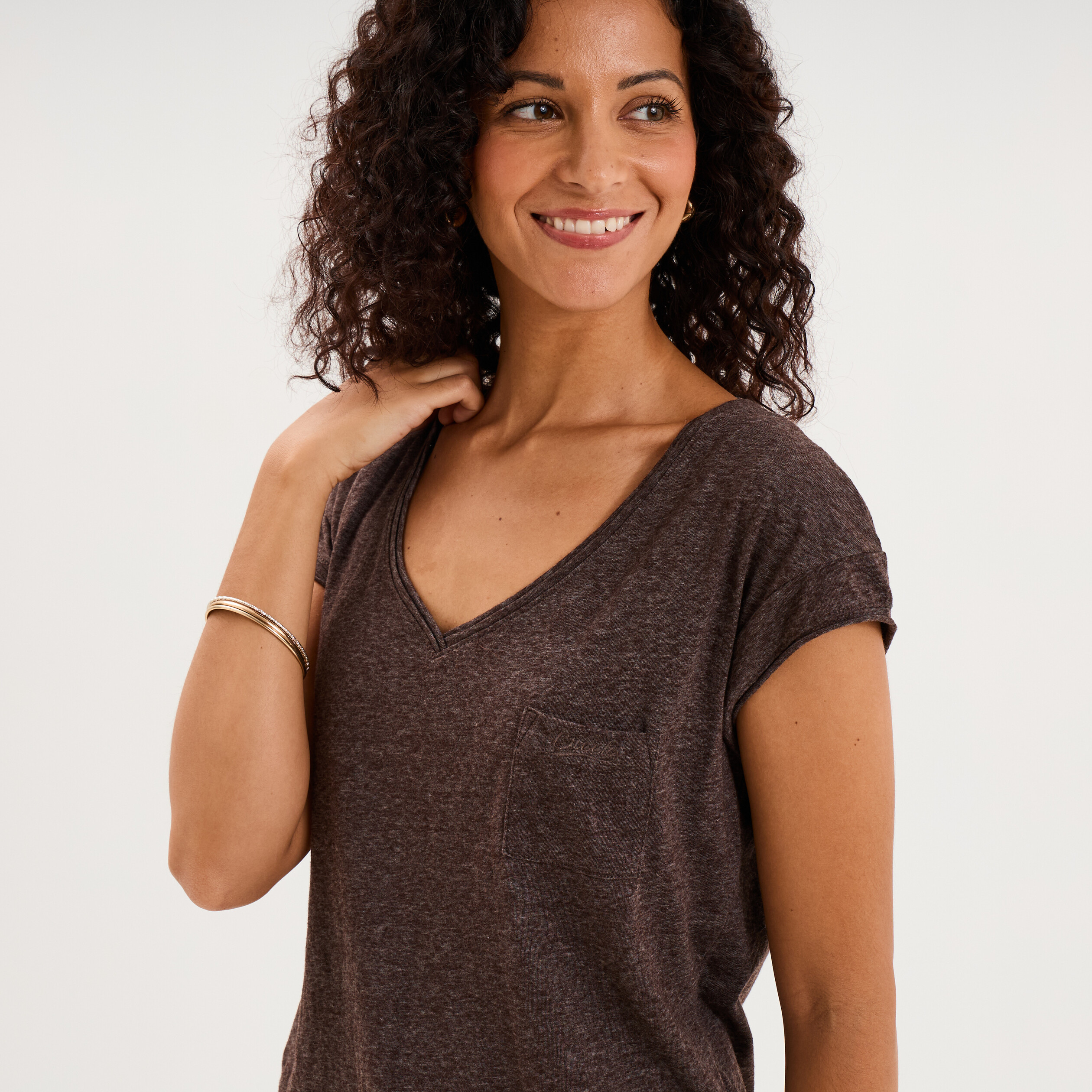 T-shirt col v poche poitrine marron fonc&eacute; femme
