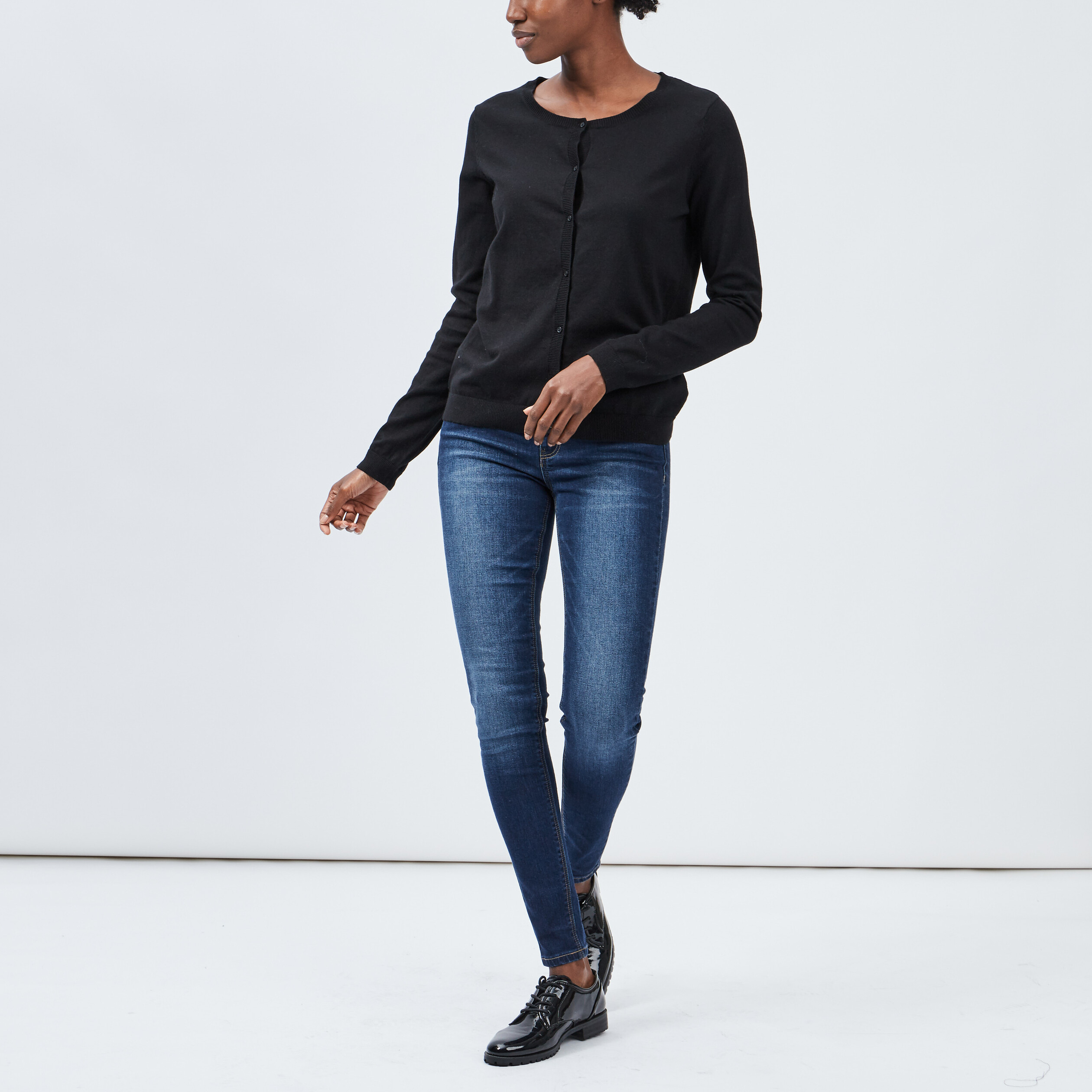 Gilet manches longues boutonn&eacute; col rond noir femme