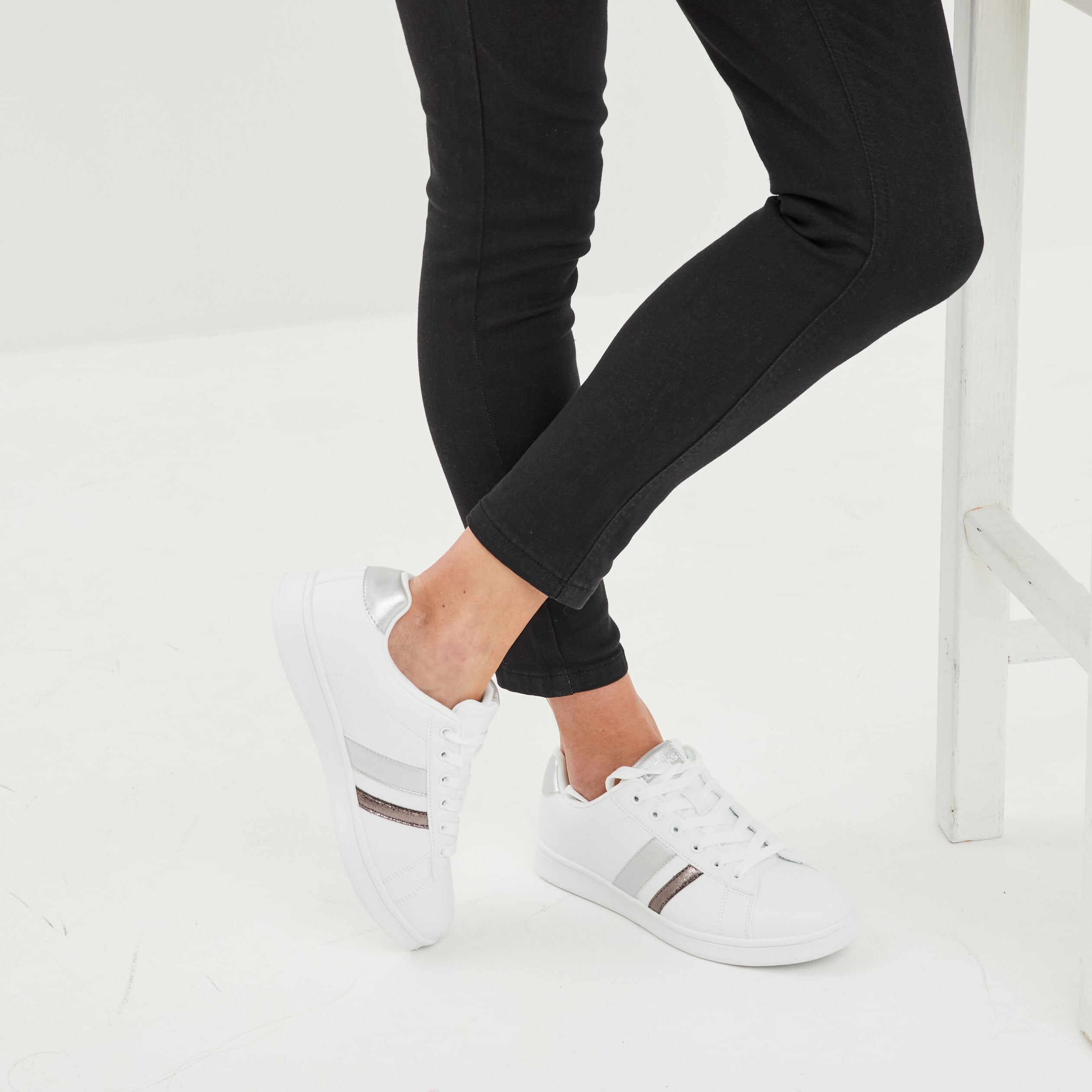 Tennis basses &agrave; lacets Creeks Tahana gris argent femme