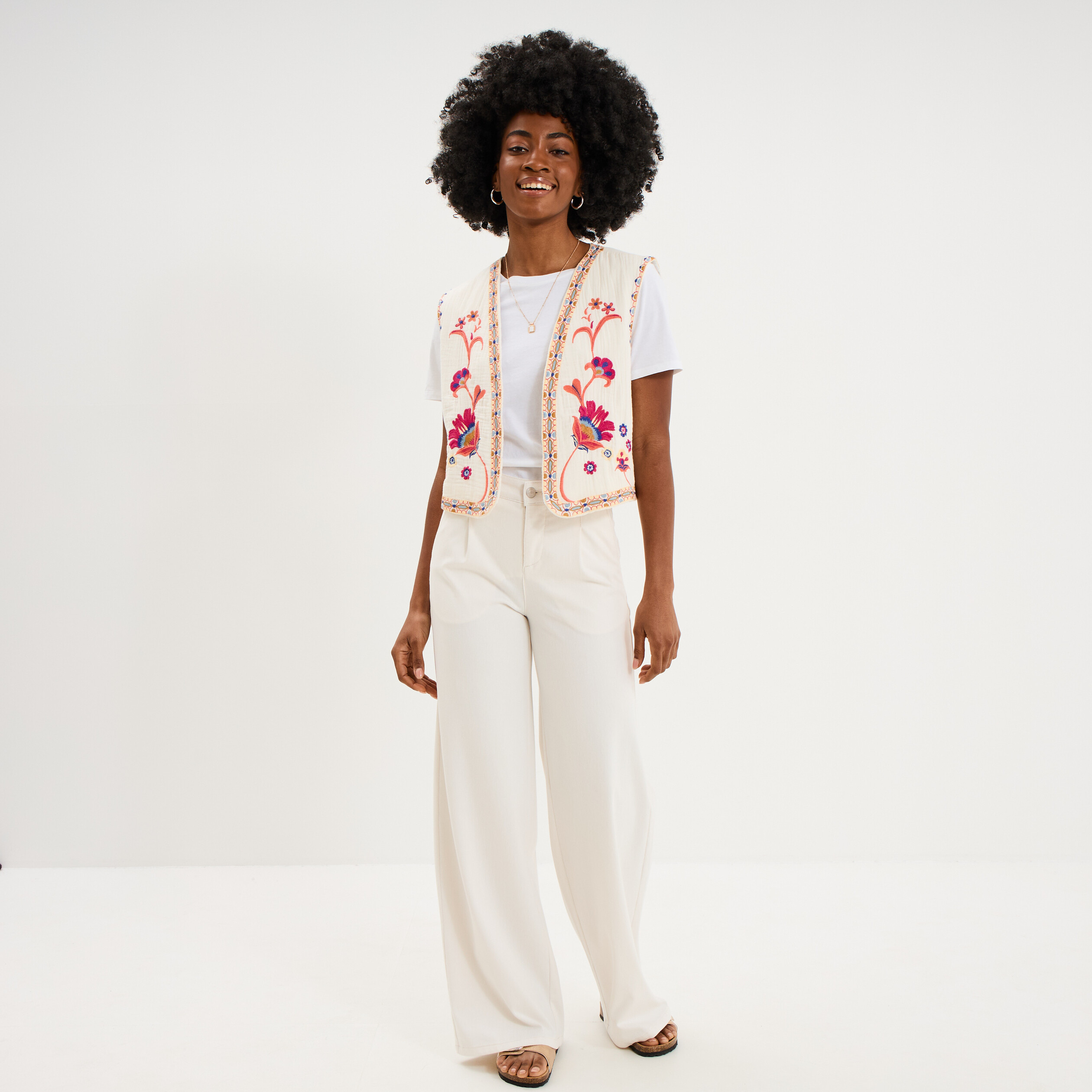 Veste brod&eacute;e sans manches coton creme femme