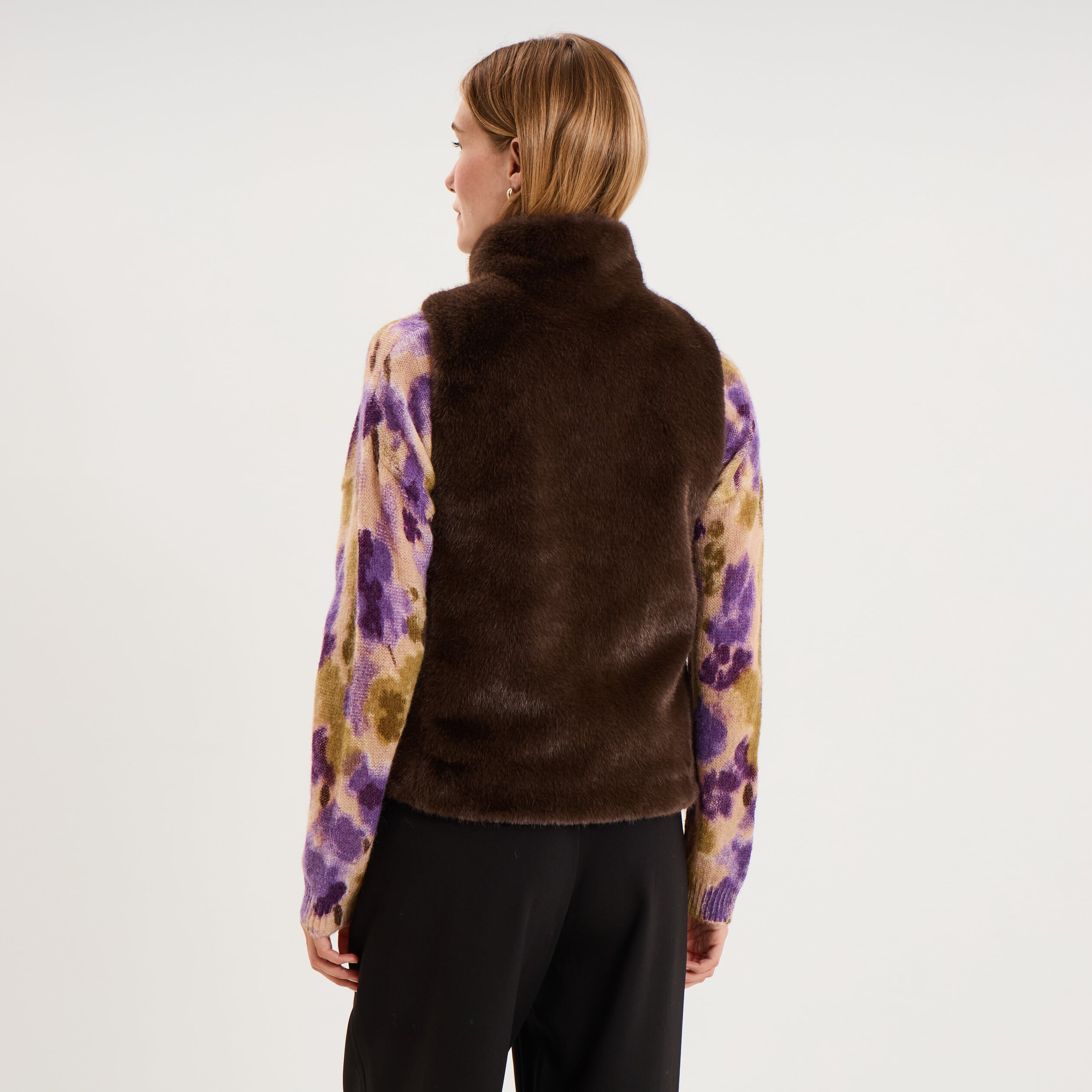 Gilet fausse fourrure col montant zipp&eacute; marron fonc&eacute; femme