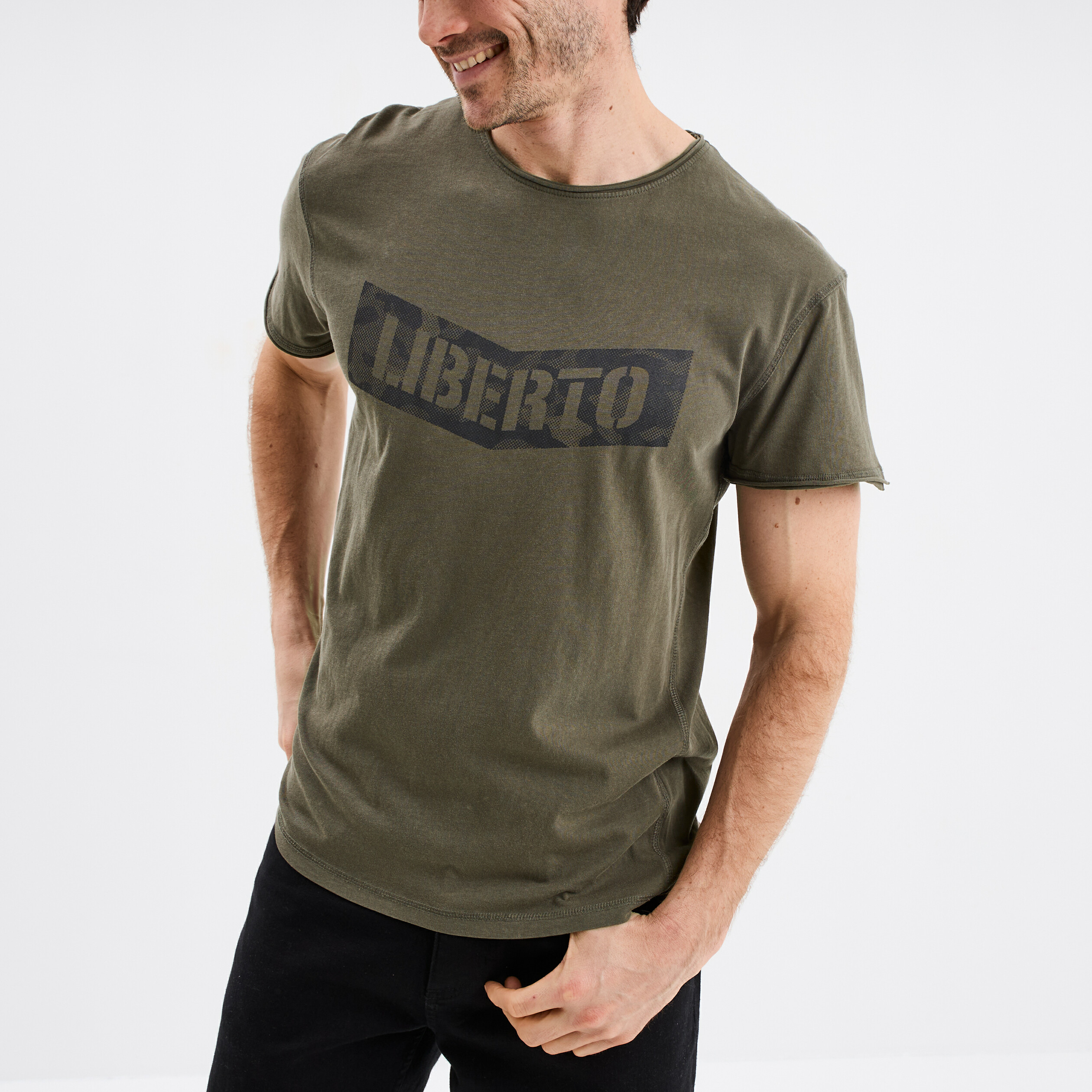 T-shirt manches courtes coton d&eacute;lav&eacute; vert kaki homme