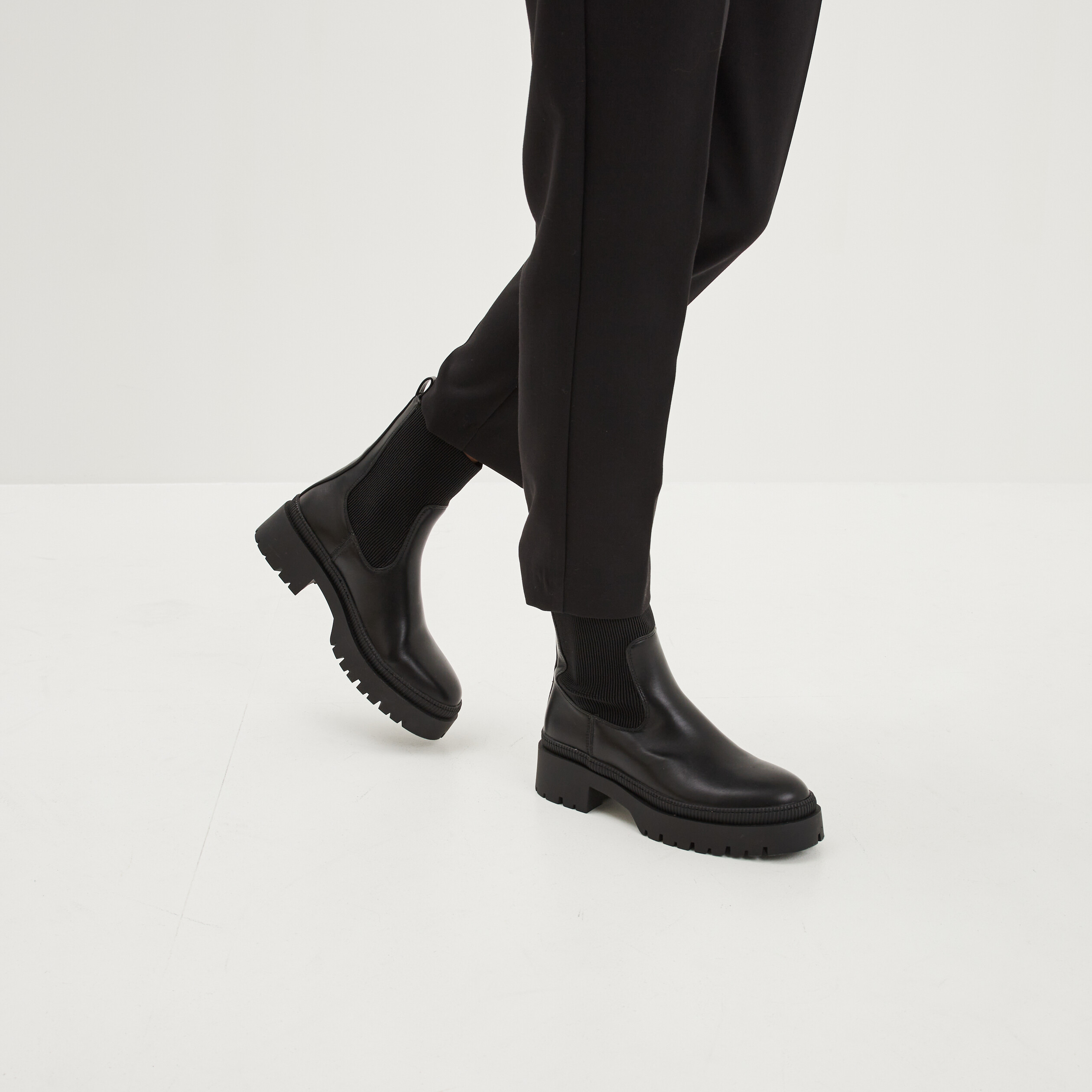 Bottines ranger crant&eacute;es noir femme