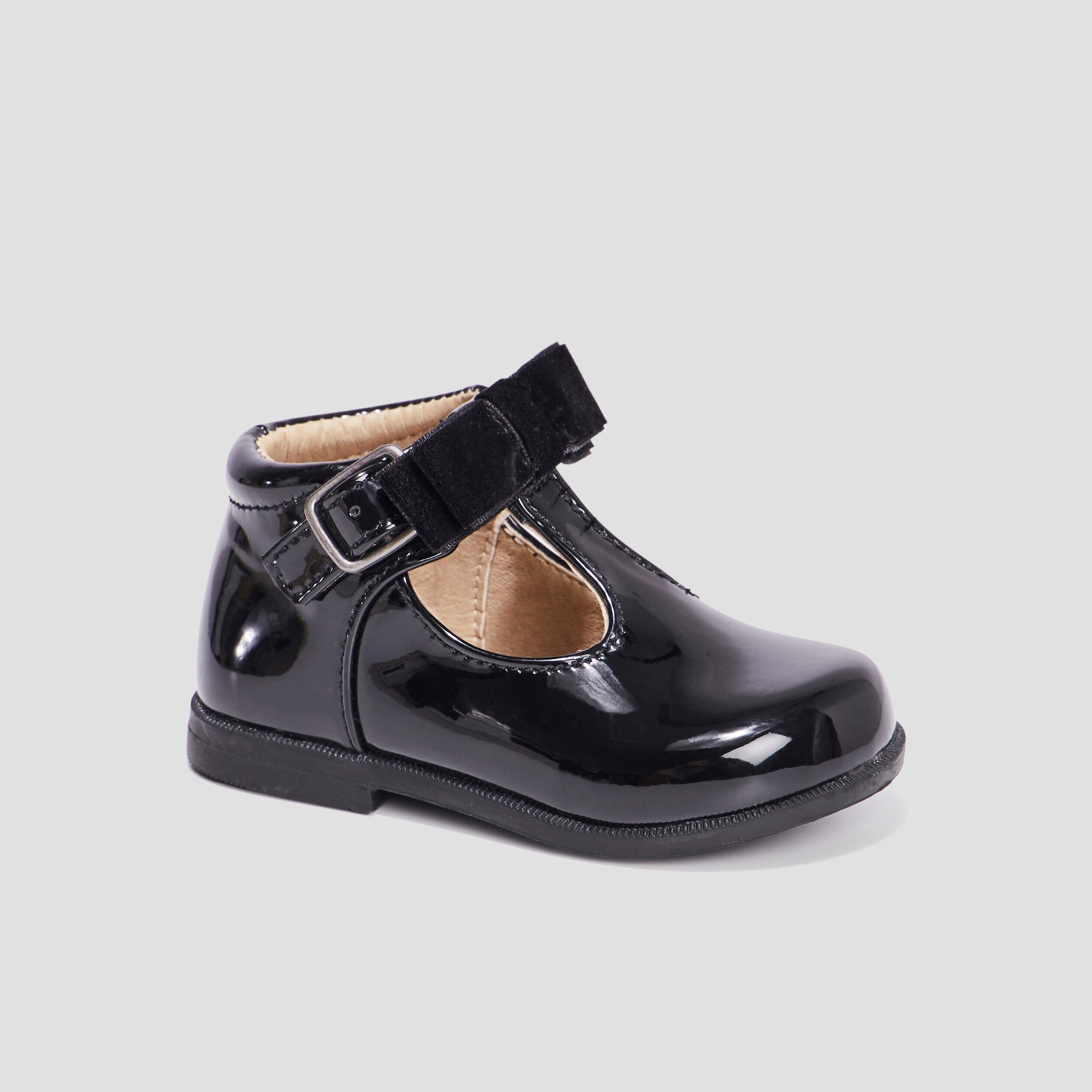 Babies c&eacute;r&eacute;monie vernies avec noeuds noir b&eacute;b&eacute; fille
