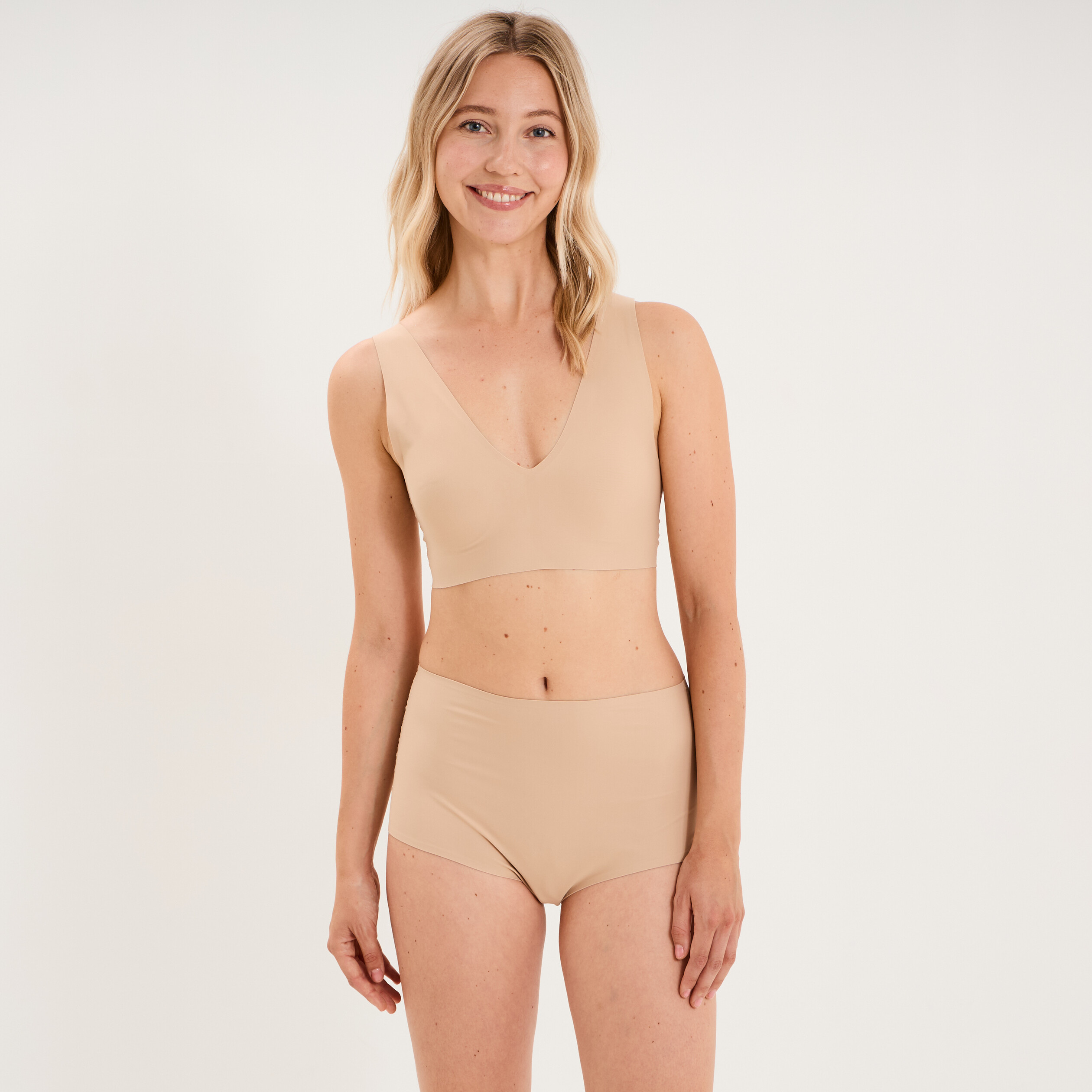 Soutien-gorge brassi&egrave;re microfibre beige femme