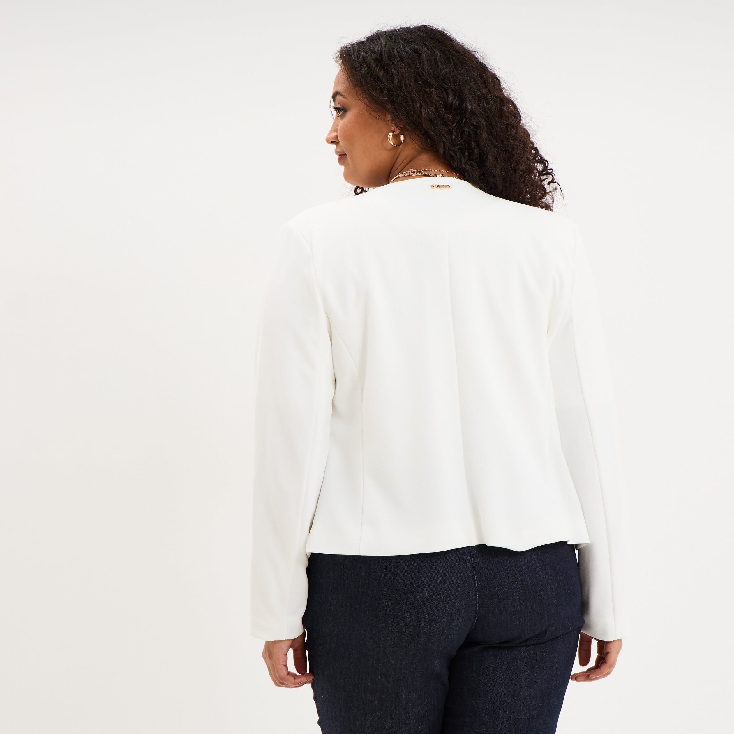 Veste ajust&eacute;e courte manches longues blanc femme grande taille