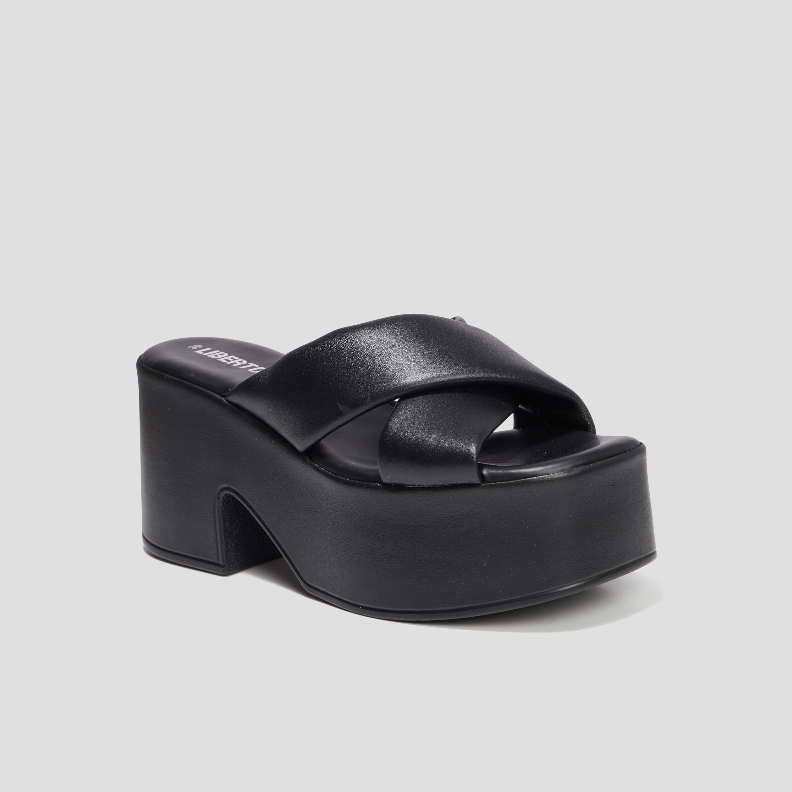 La halle sales aux chaussures claquettes