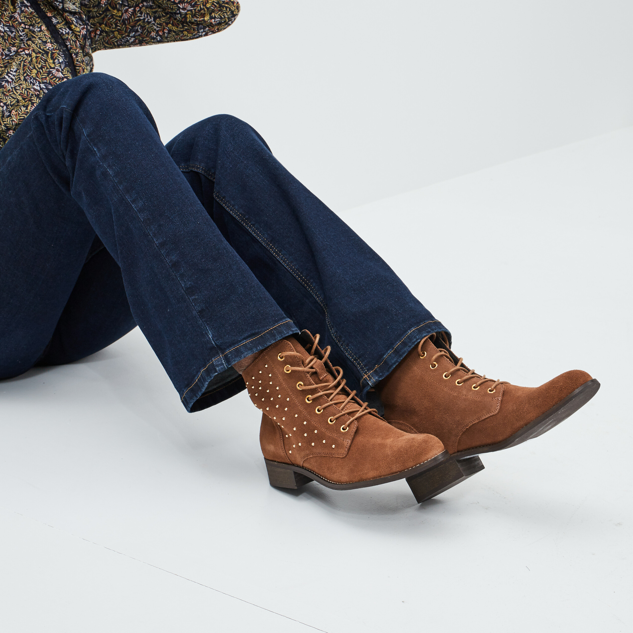 Bottines en cuir avec clous marron femme