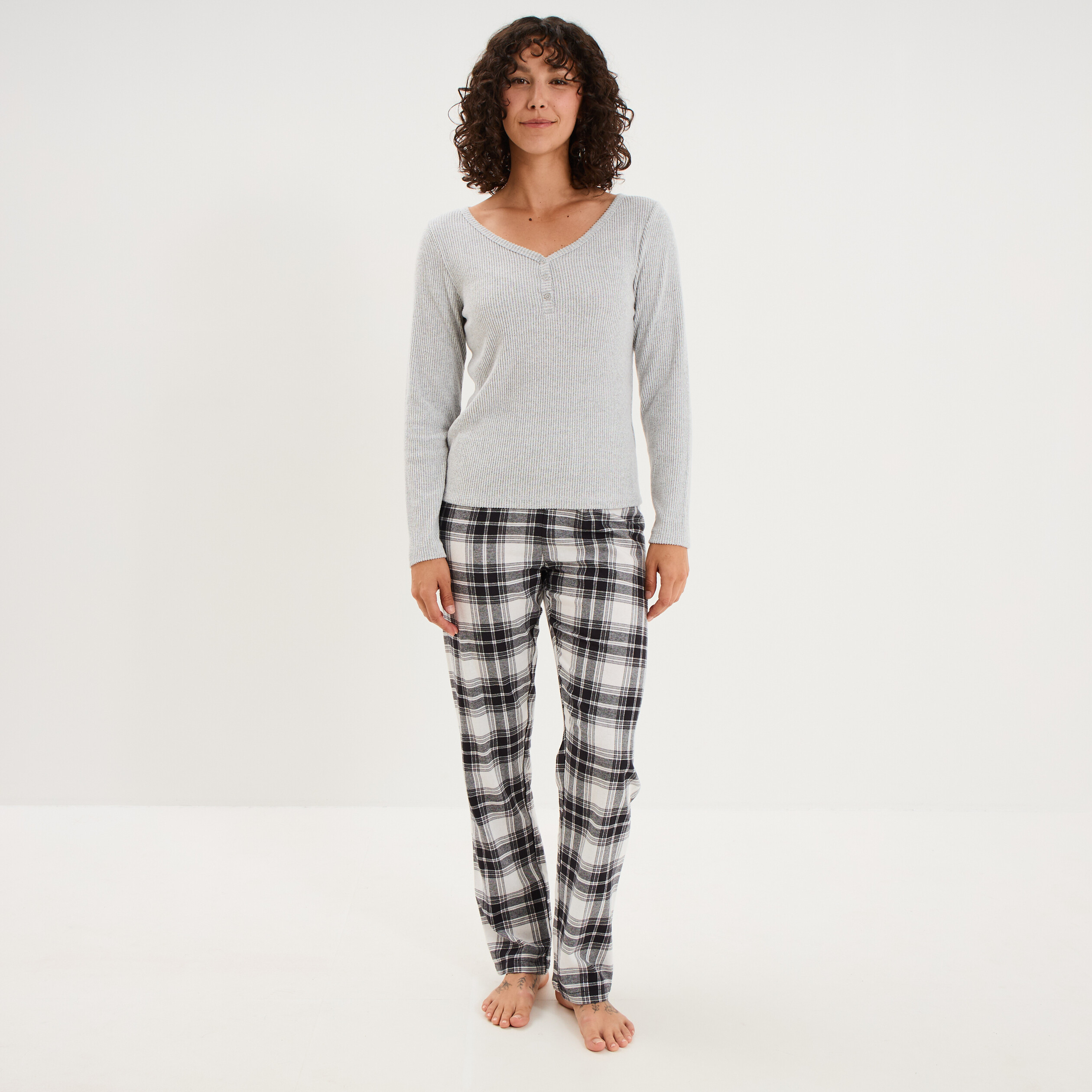 Ensemble pyjama t-shirt et pantalon gris femme
