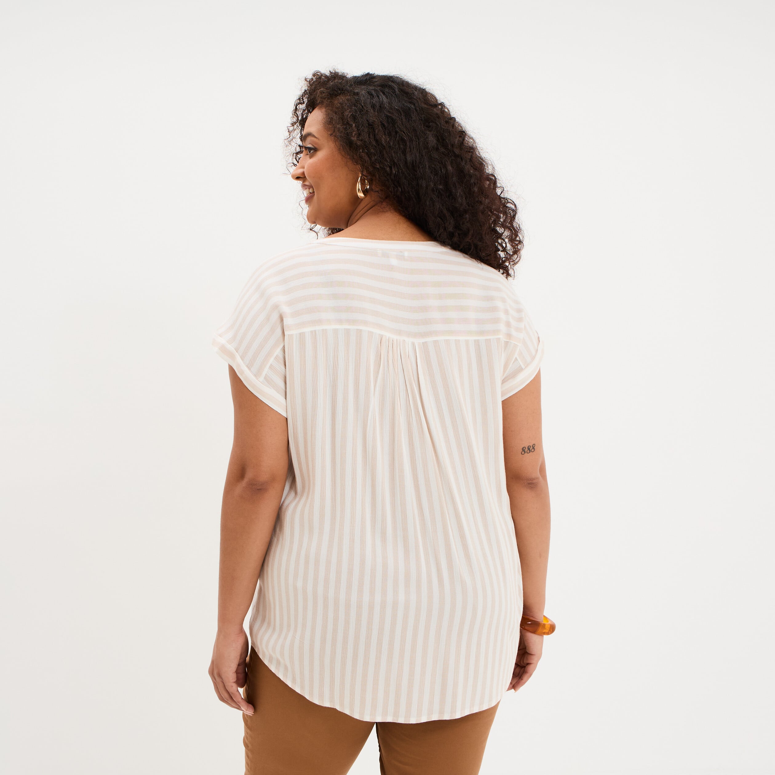 Blouse col en V manches courtes beige femme grande taille