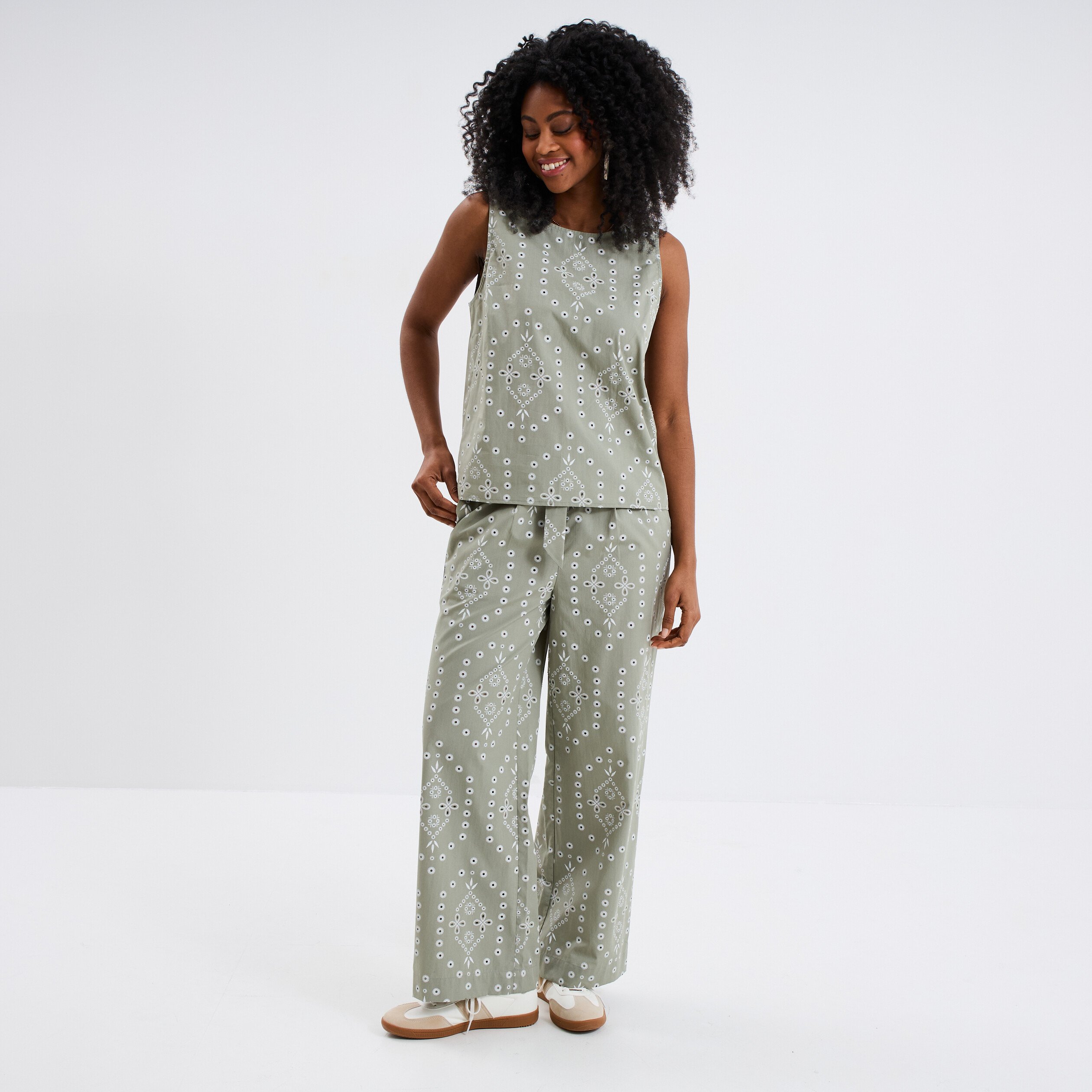 blouse broderie anglaise sans manches vert clair femme Blouse broderie anglaise sans manches vert clair femme