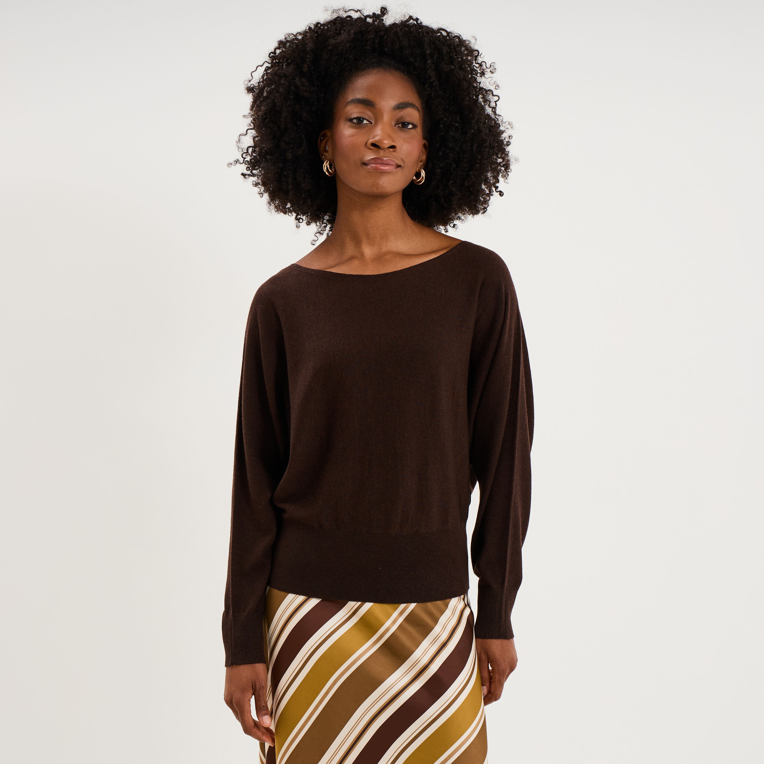 Pull encolure bateau manches longues marron fonc&eacute; femme