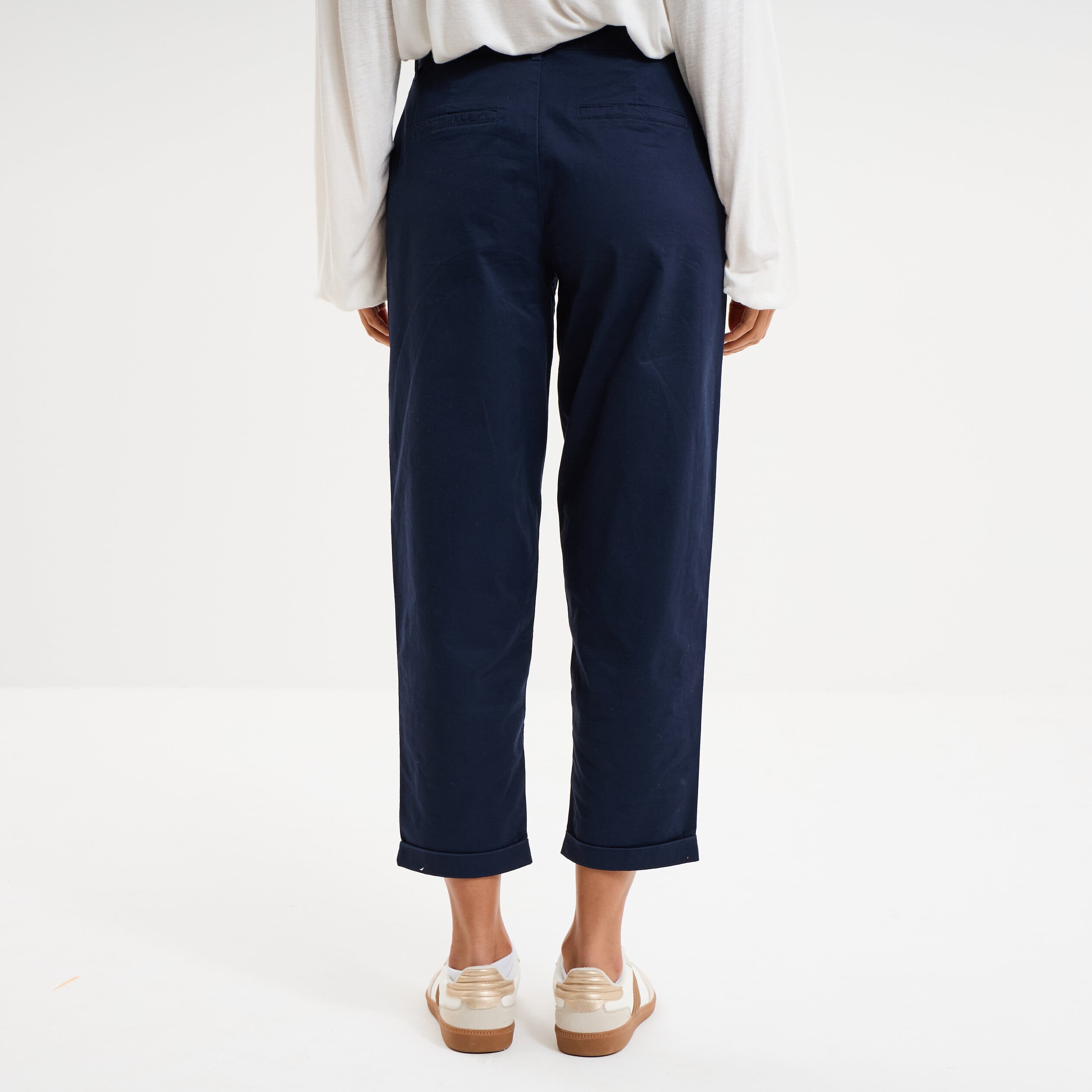 Pantalon chino regular ceinture tress&eacute;e bleu marine femme