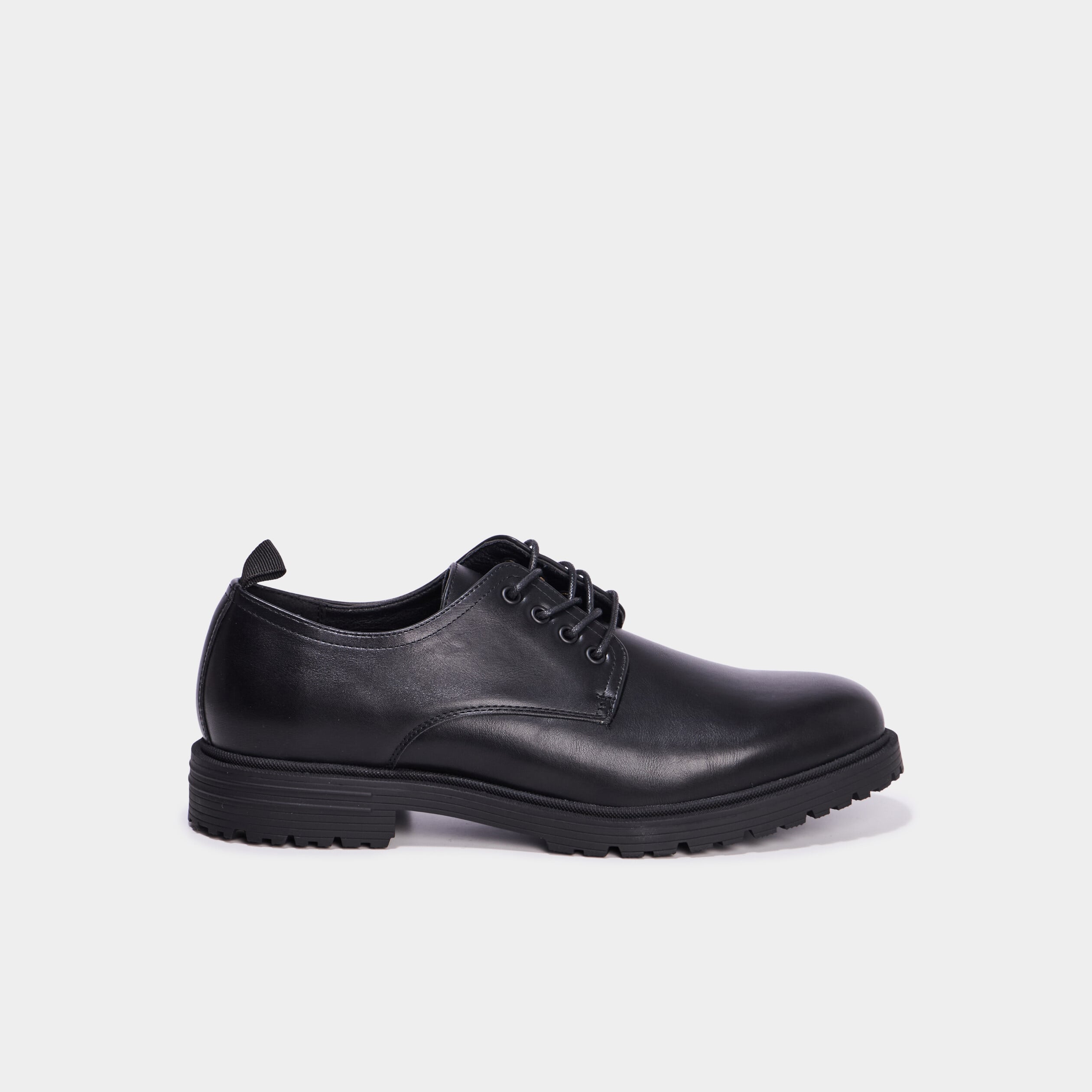 Derbies crant&eacute;es &agrave; lacets noir homme