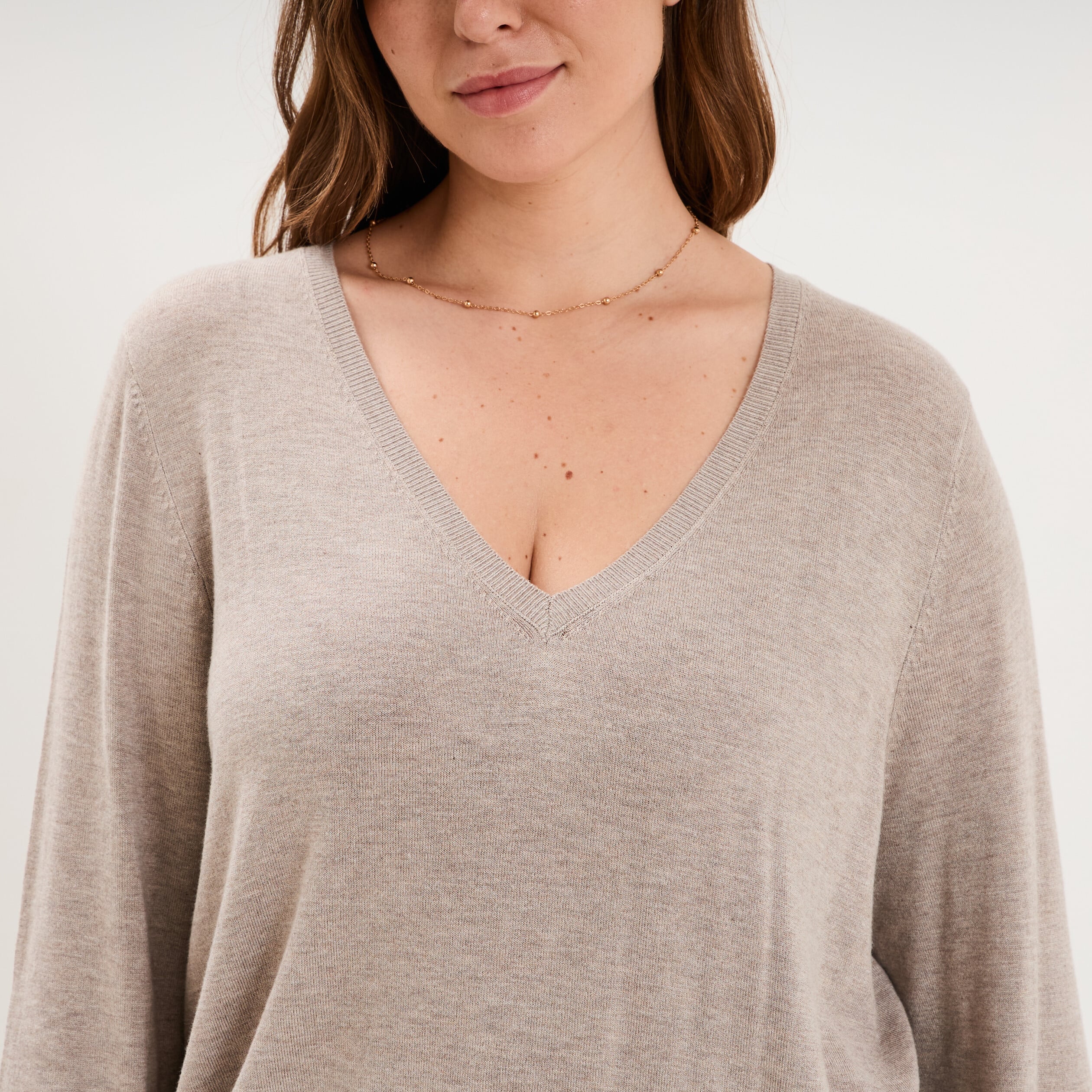 Pull fin col en V manches longues beige femme grande taille