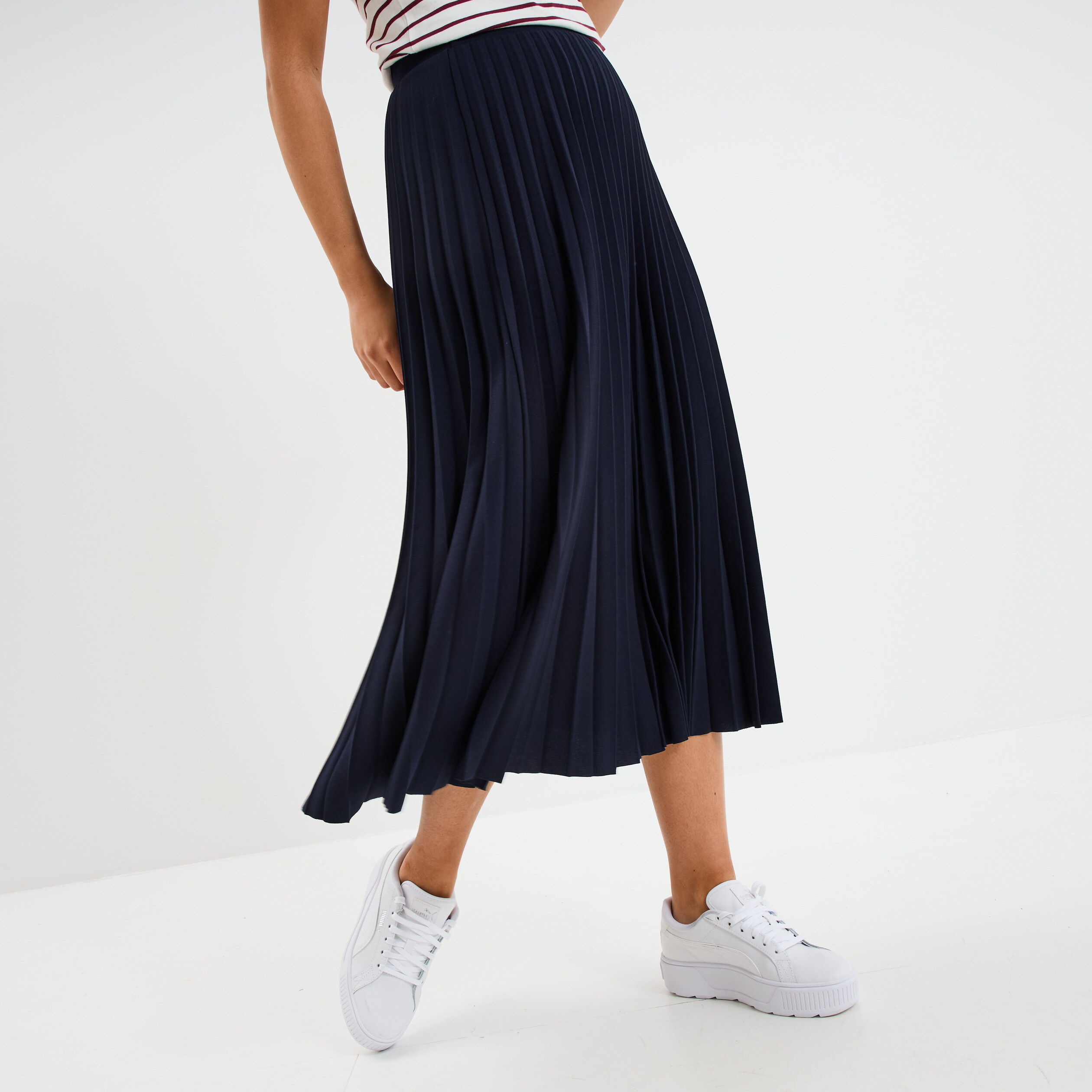 jupe midi plissee patineuse bleu fonce femme Jupe midi plissée patineuse bleu foncé femme