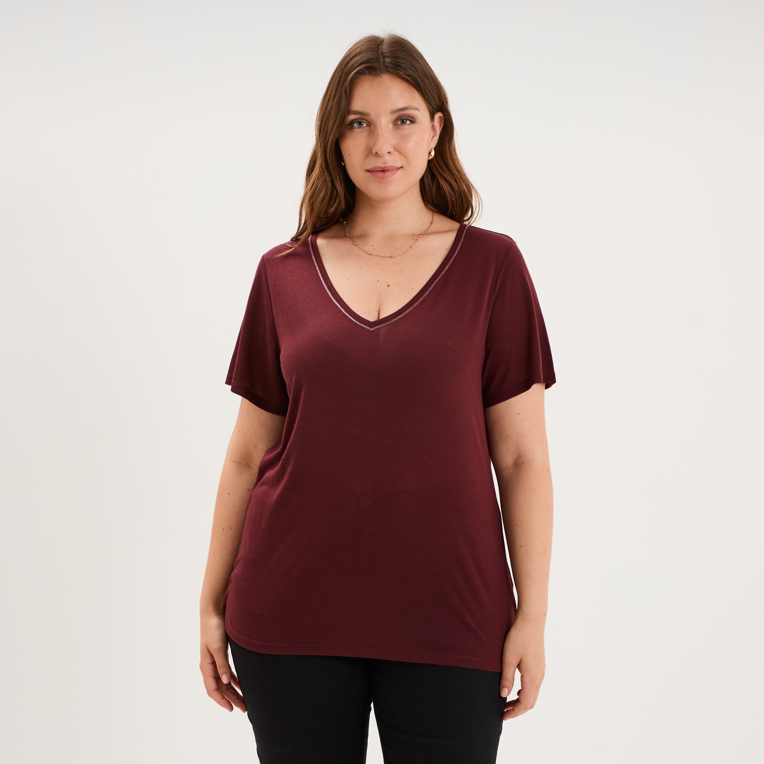 T-shirt manches courtes col V violet fonc&eacute; femme grande taille